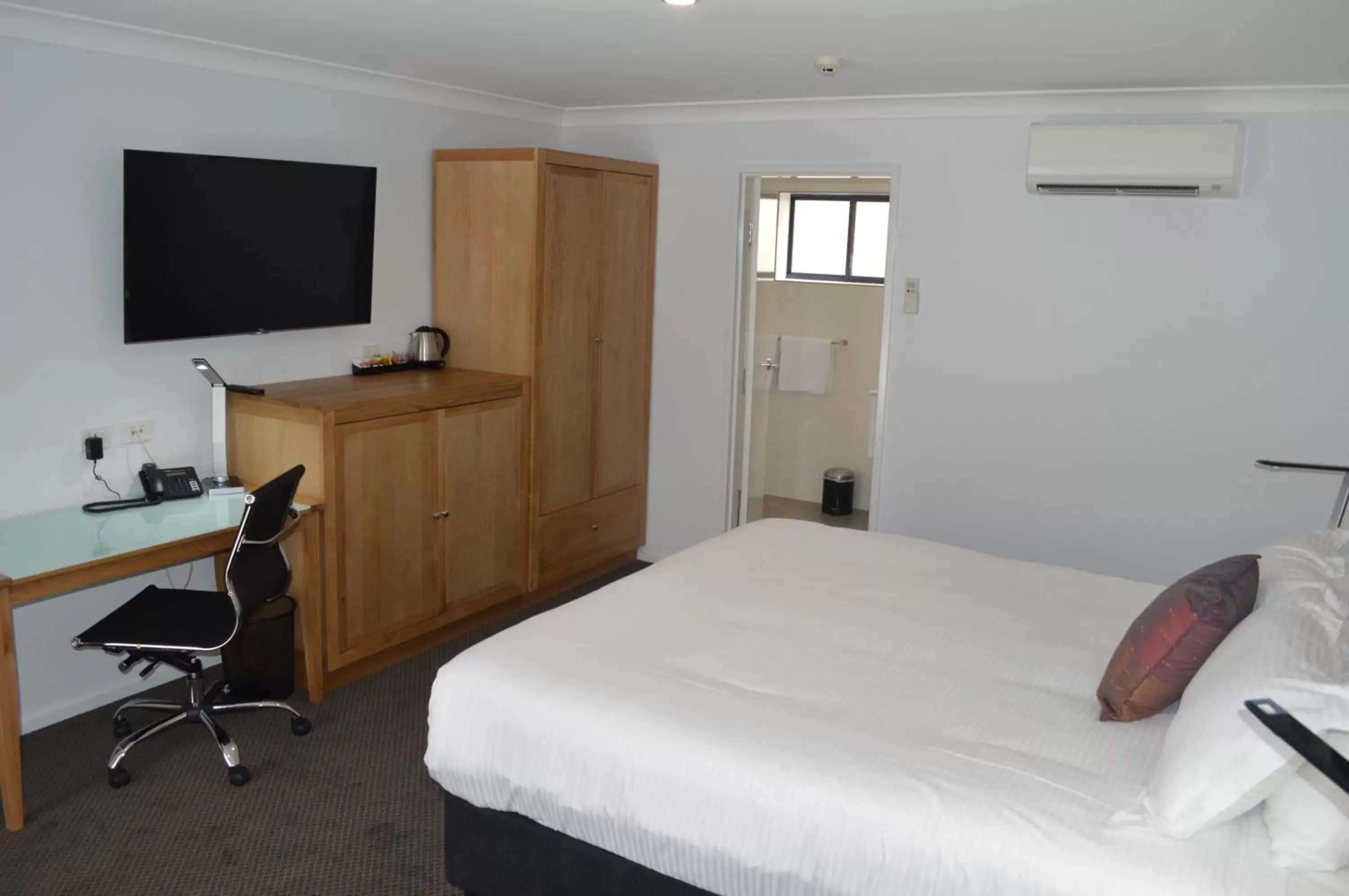 Bedroom, Bed in Best Western Quirindi RSL Motel