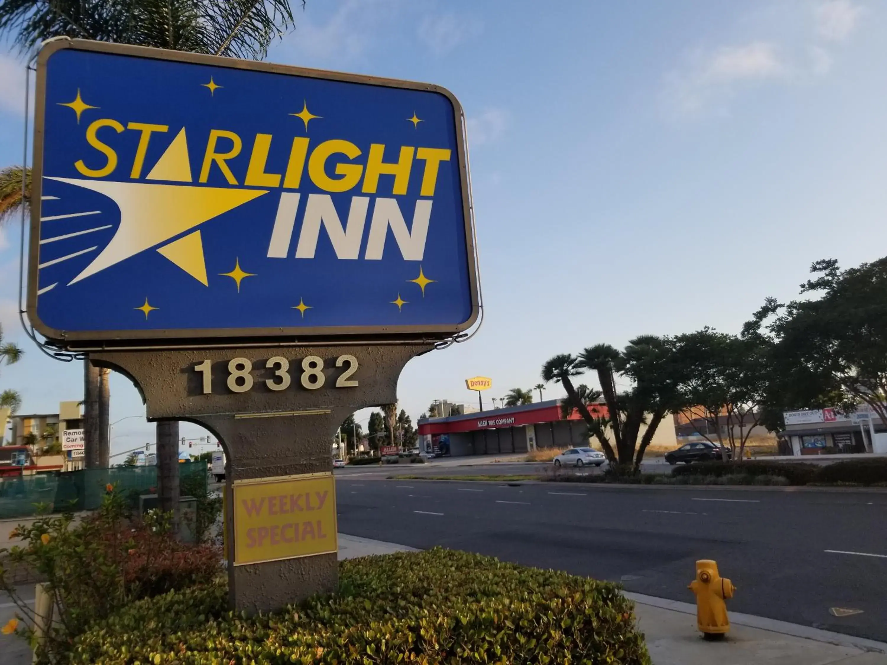 Property Building in Starlight Inn Huntington Beach