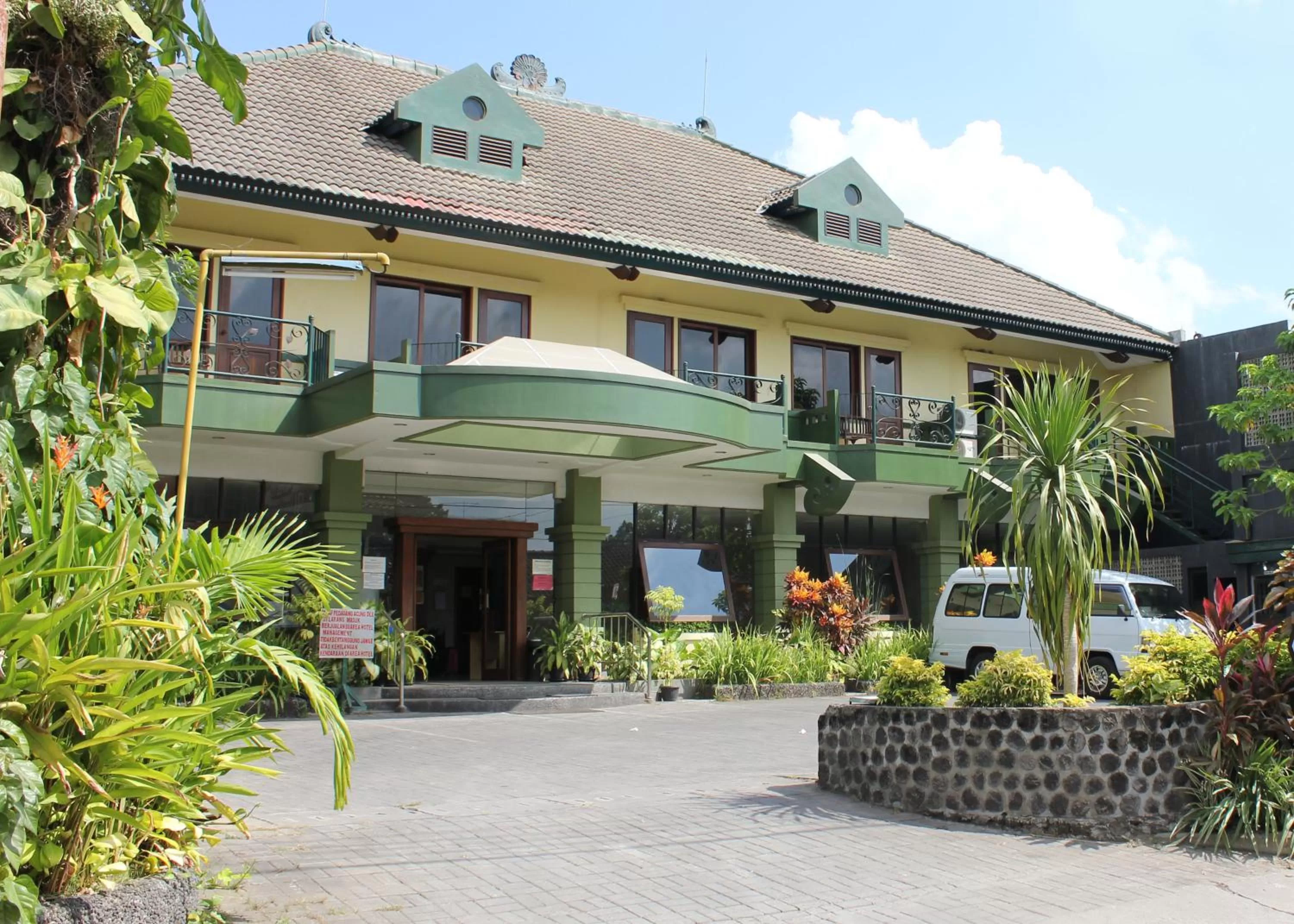 Facade/entrance in Hotel Winotosastro Garden