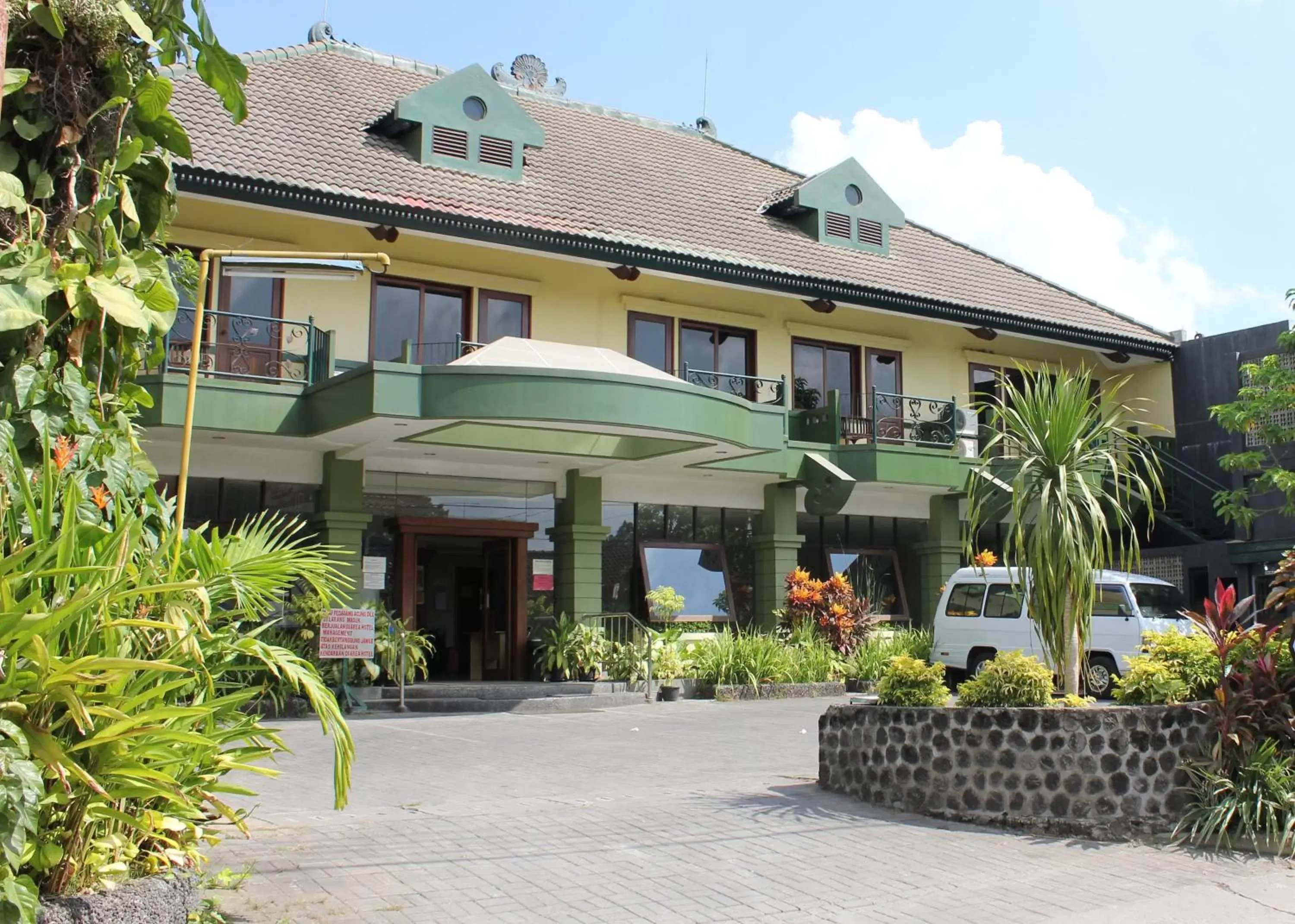 Facade/entrance, Property Building in Hotel Winotosastro Garden