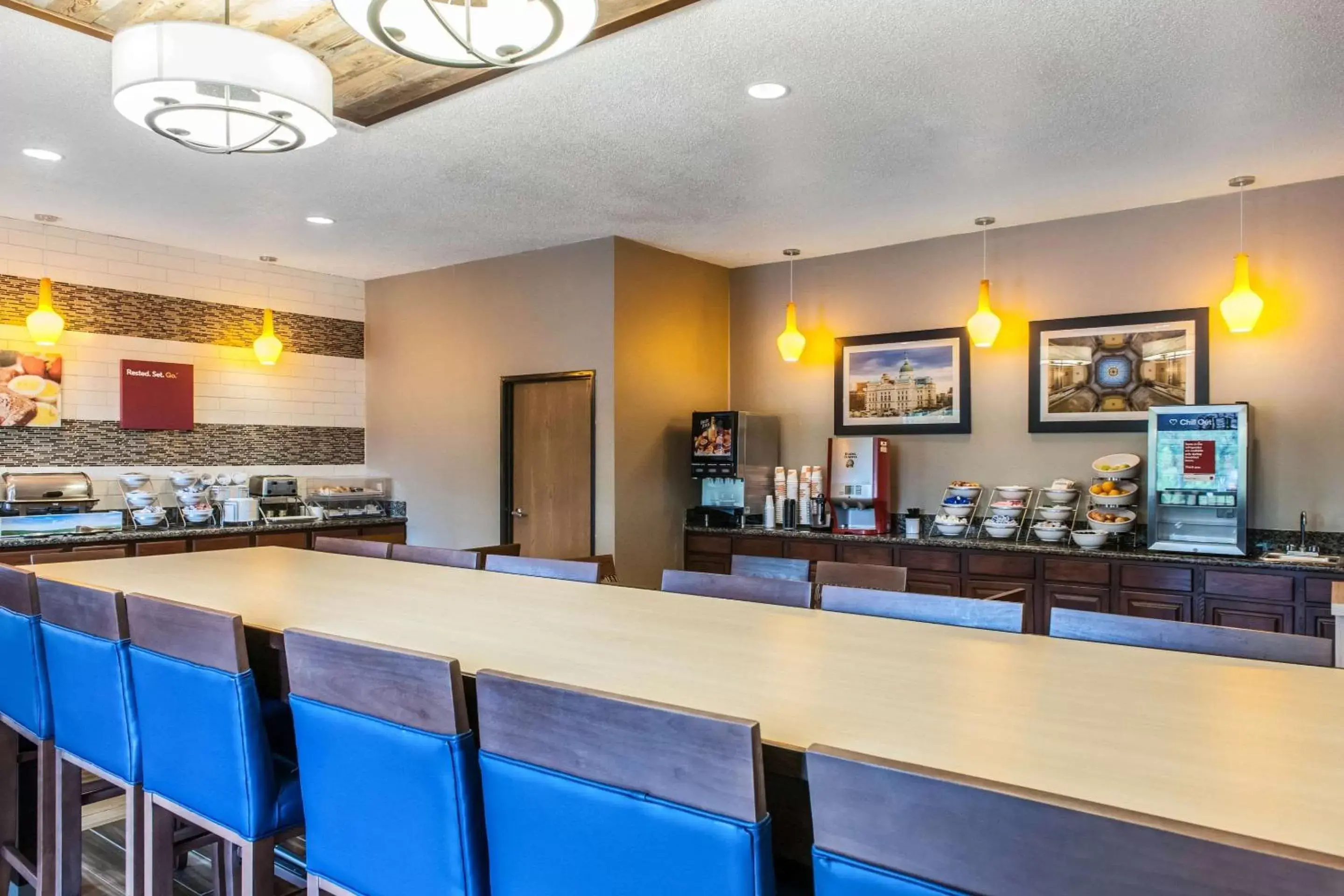 Restaurant/Places to Eat in Comfort Suites - Vincennes