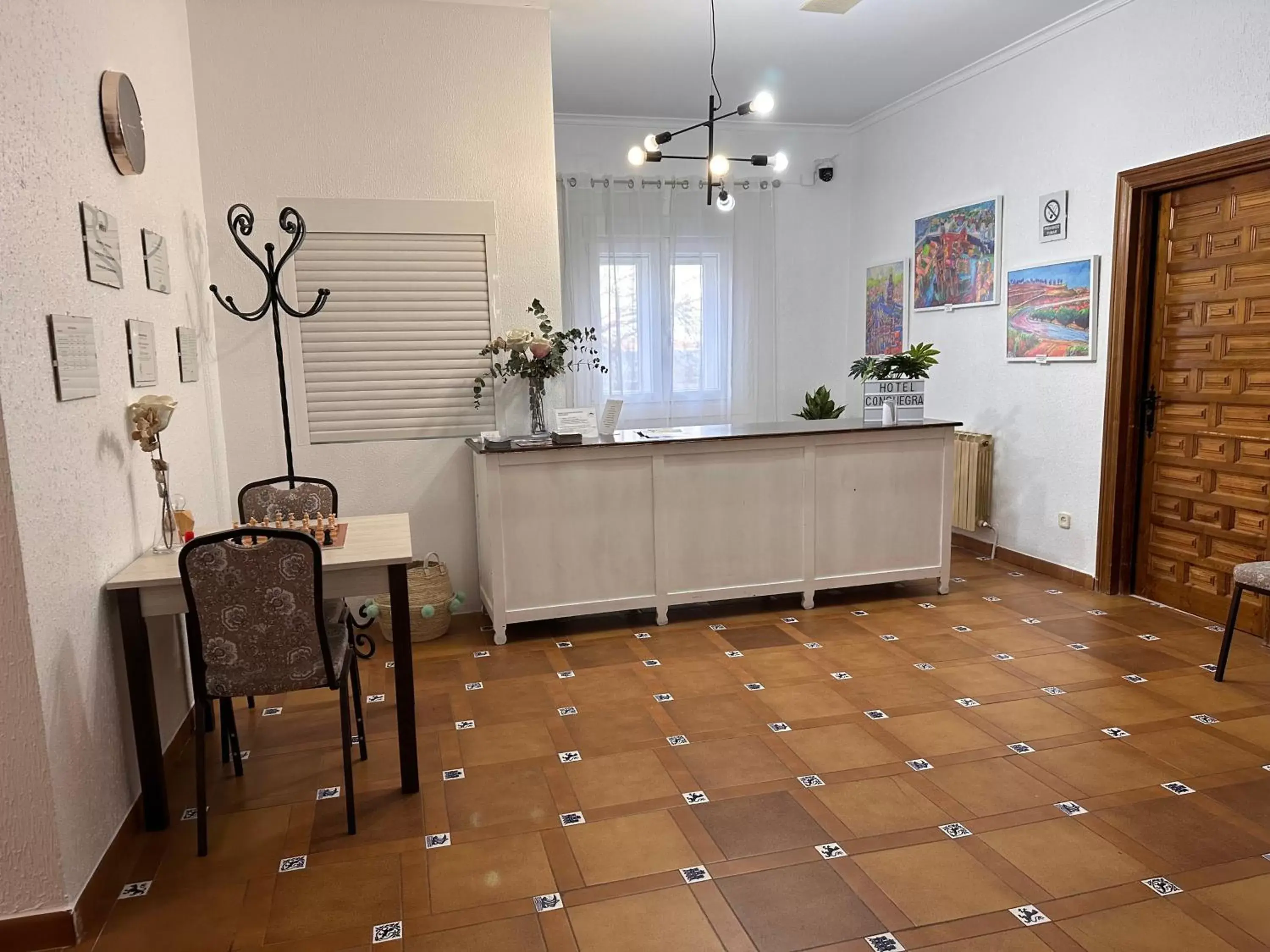 Kitchen or kitchenette, Lobby/Reception in Hotel Consuegra