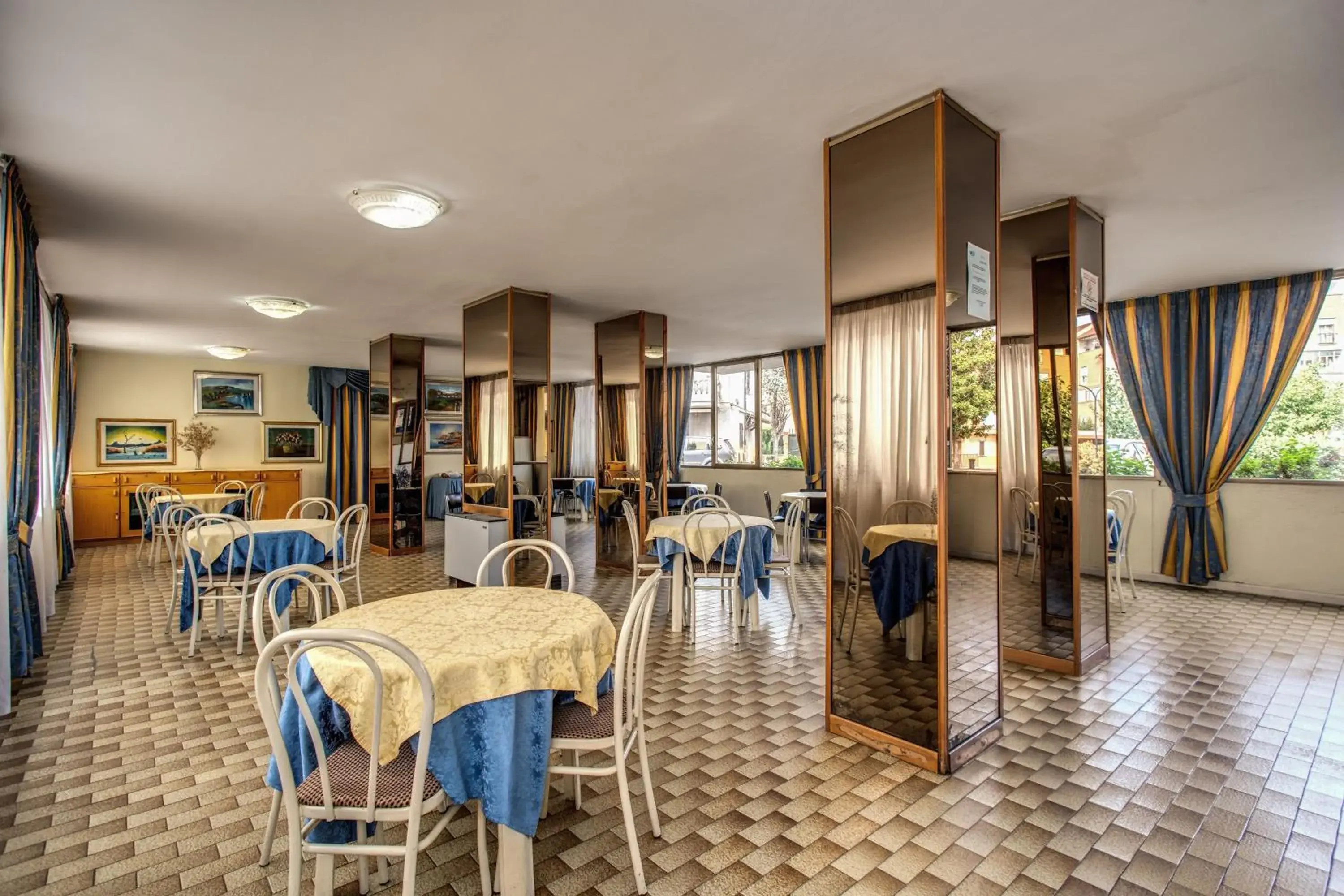 Restaurant/Places to Eat in Hotel Santa Maura