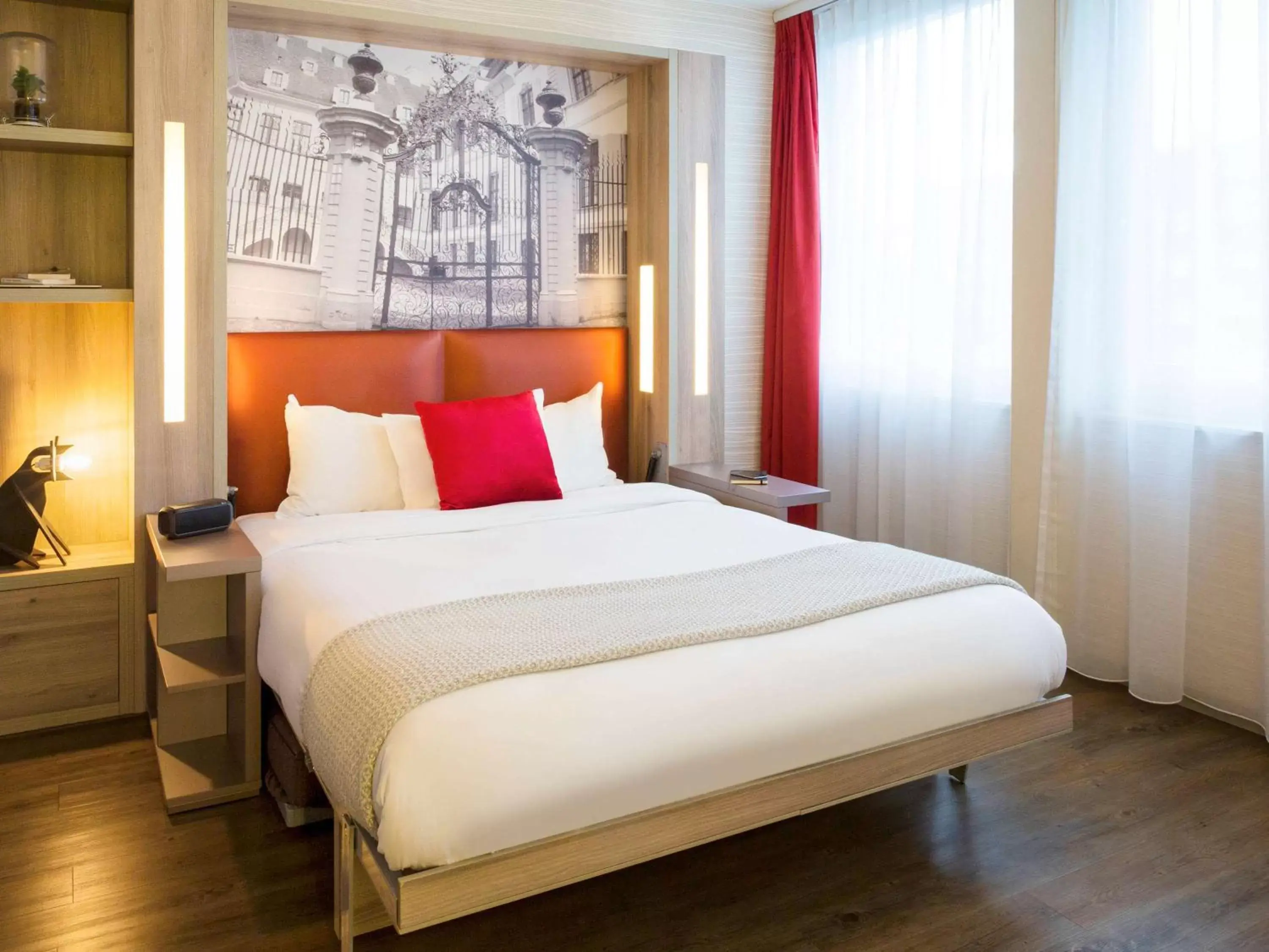 Photo of the whole room, Bed in Aparthotel Adagio Basel City