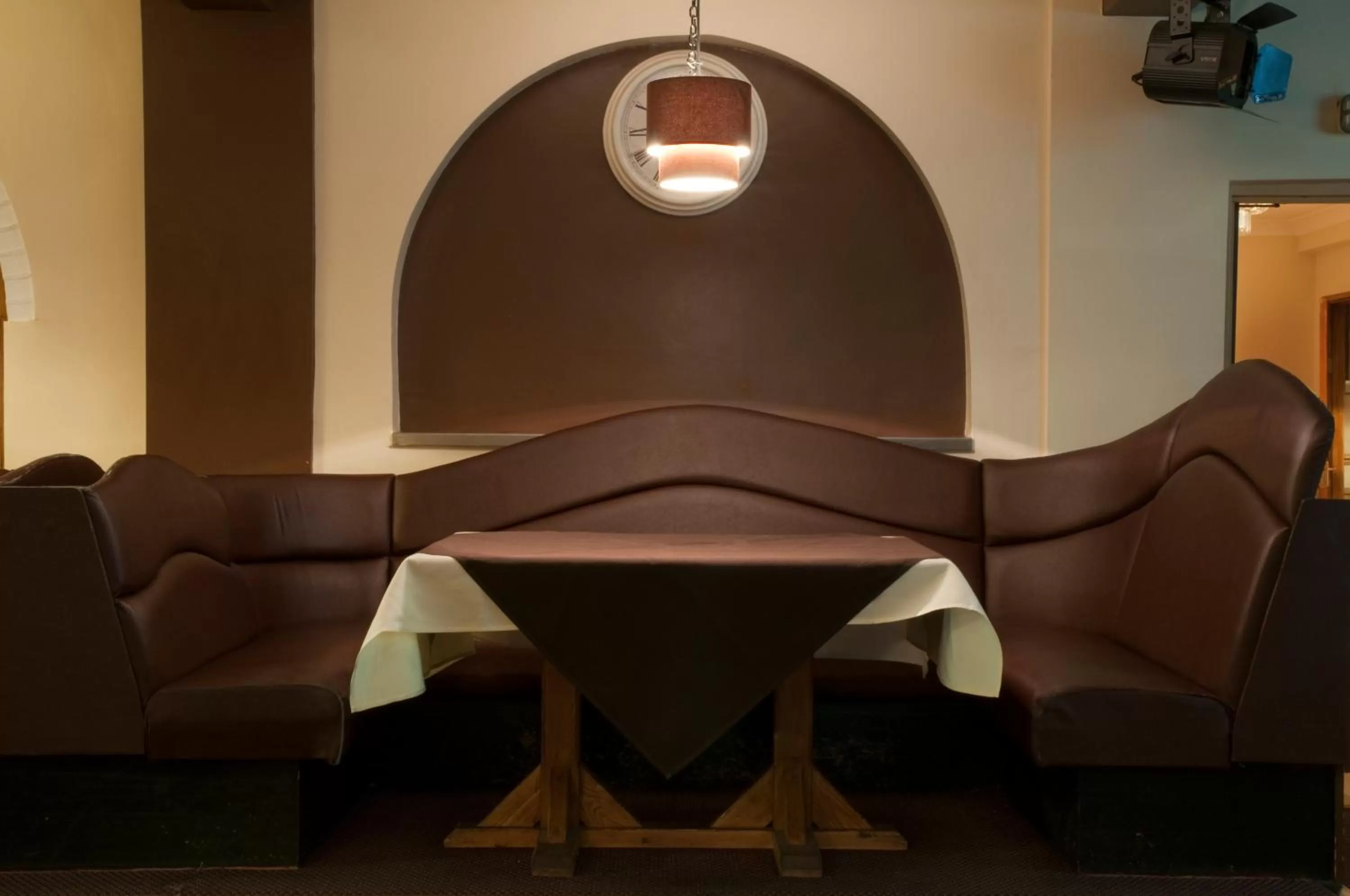 Communal lounge/ TV room in Haveli Hotel