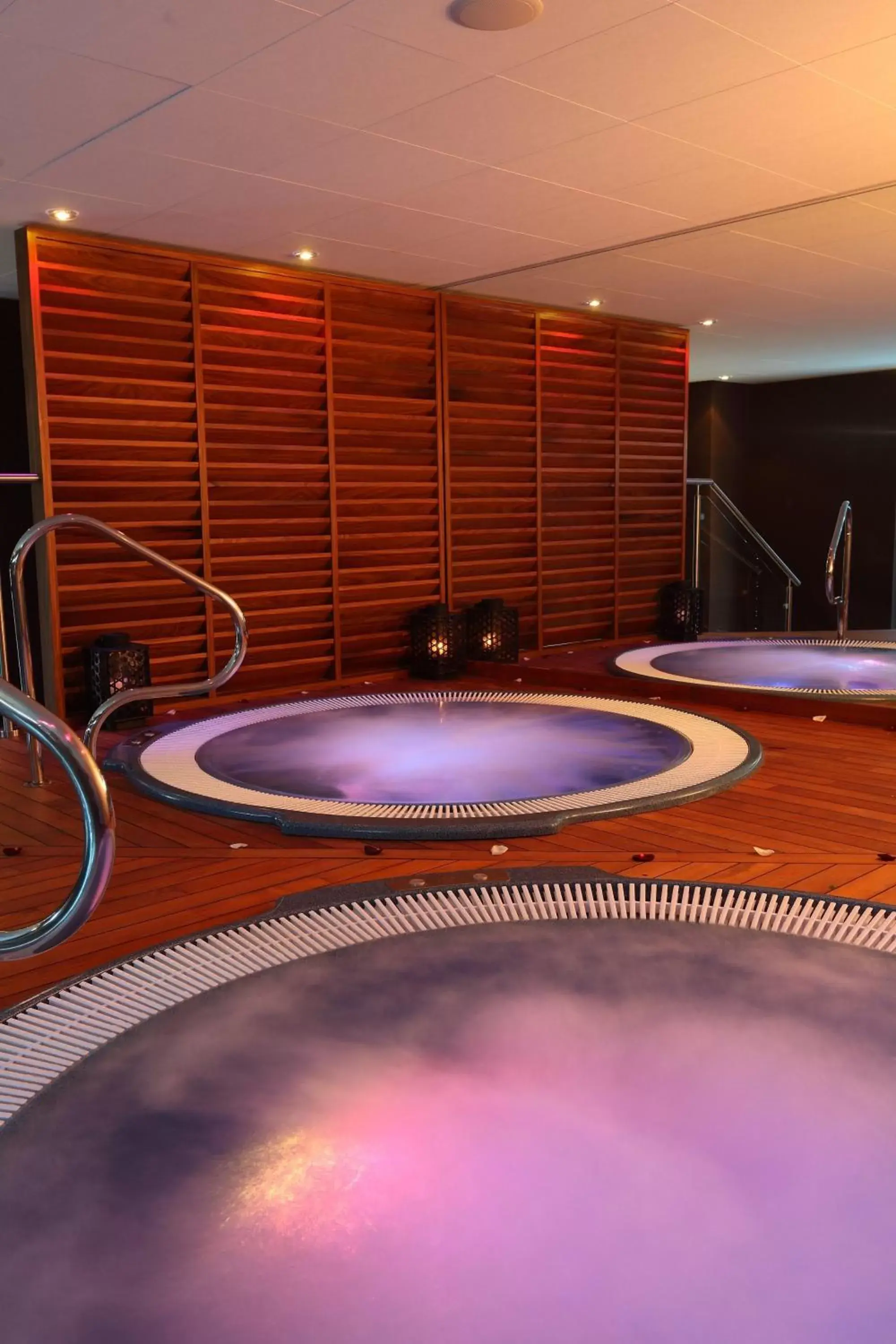 Hot Spring Bath, Swimming Pool in Residhome Suites Paris Sénart