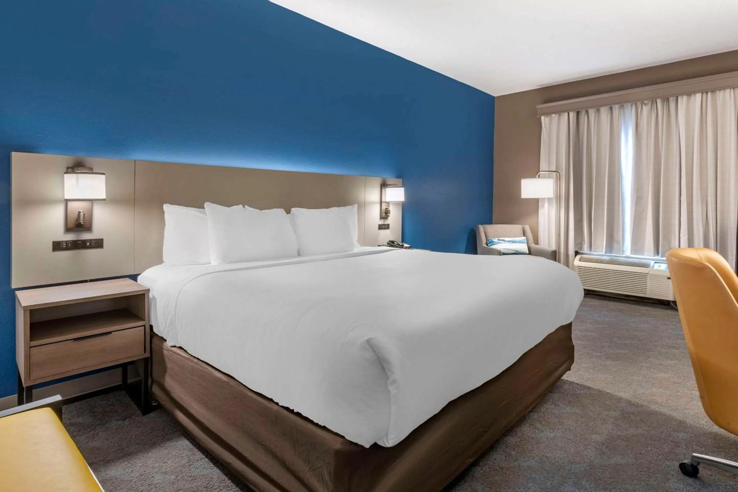 Bedroom, Bed in Comfort Inn & Suites Shelbyville