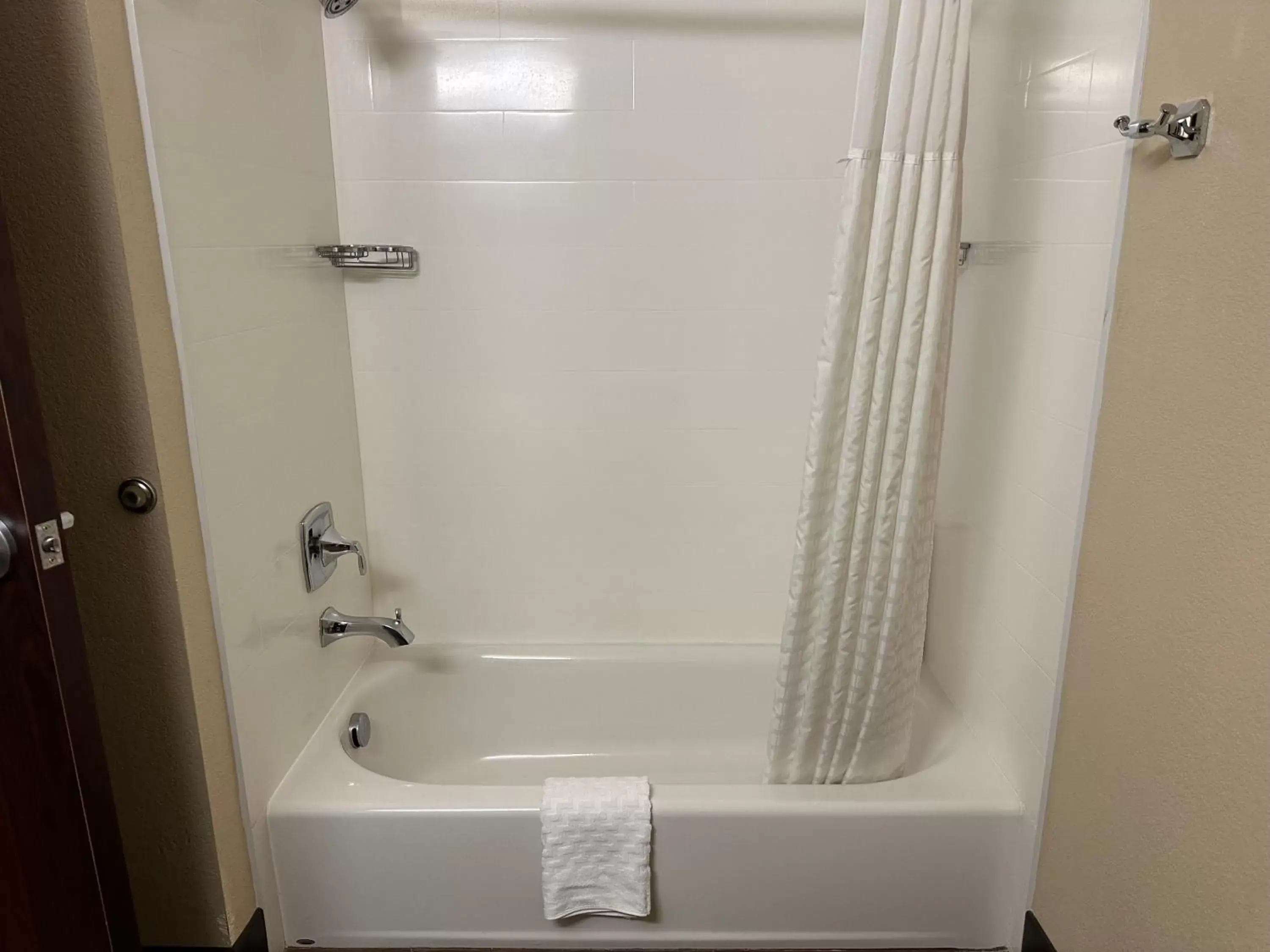 Shower, Bathroom in Best Western Columbia River Waterfront Hotel Astoria