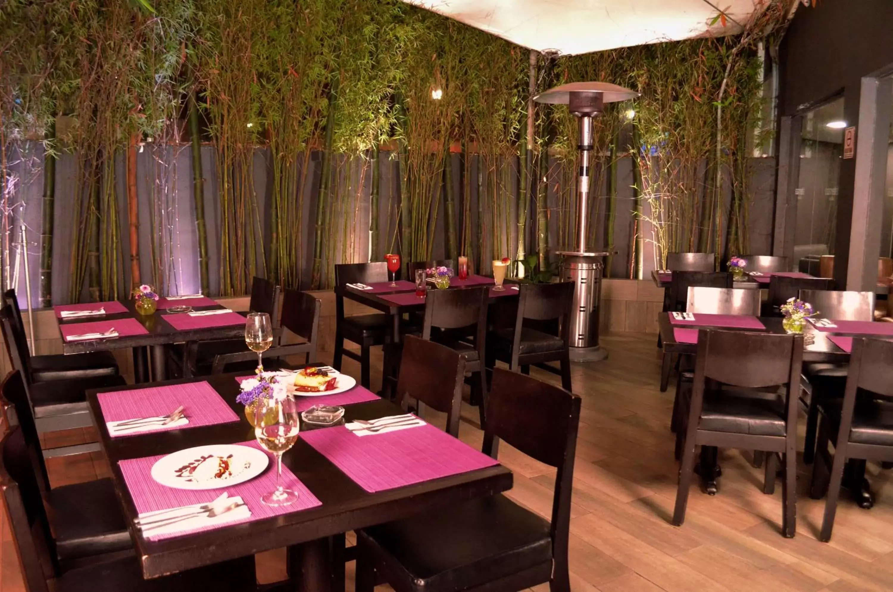 Restaurant/Places to Eat in LaiLa Hotel CDMX