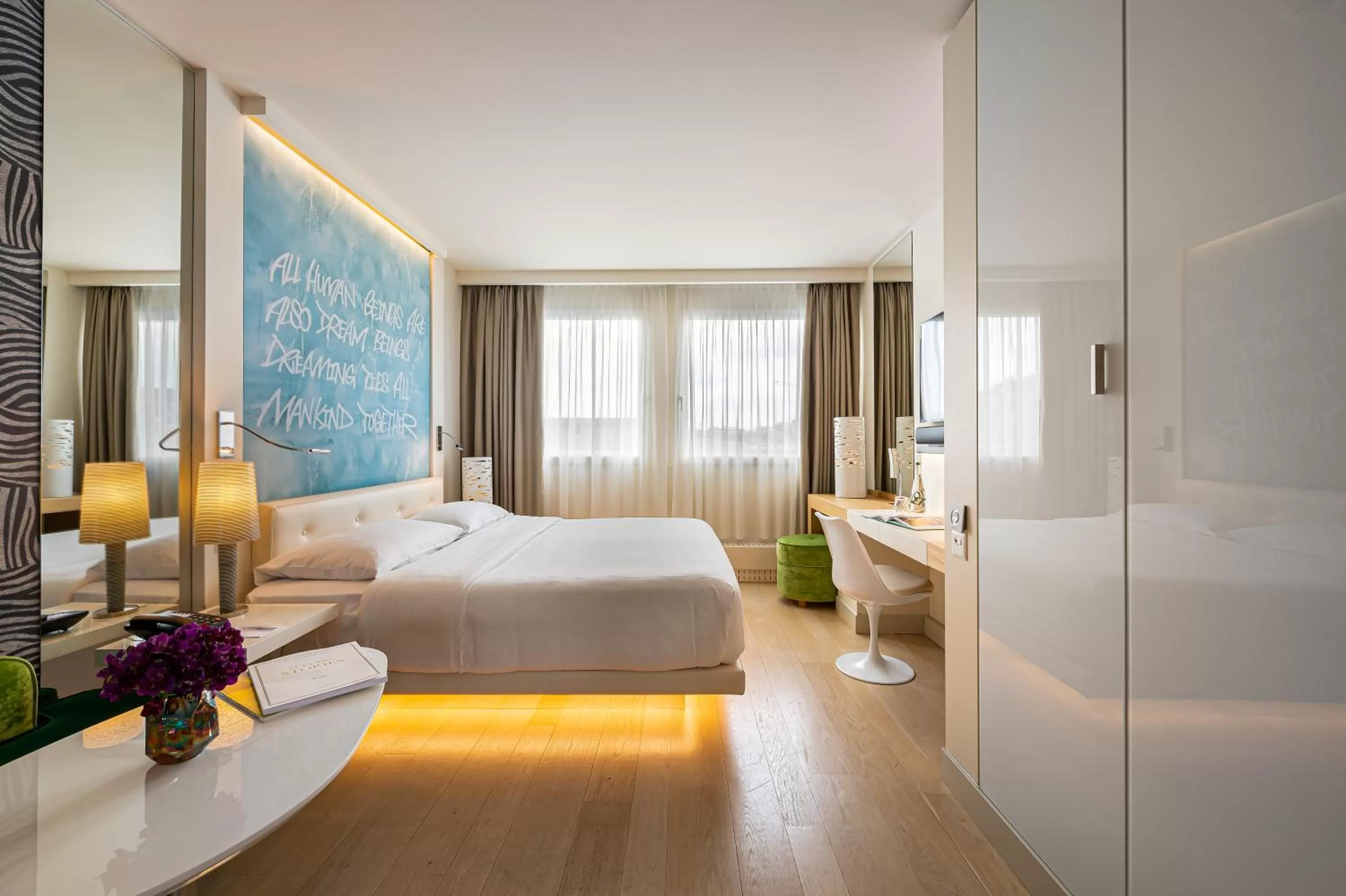 Photo of the whole room, Bed in N’vY Manotel