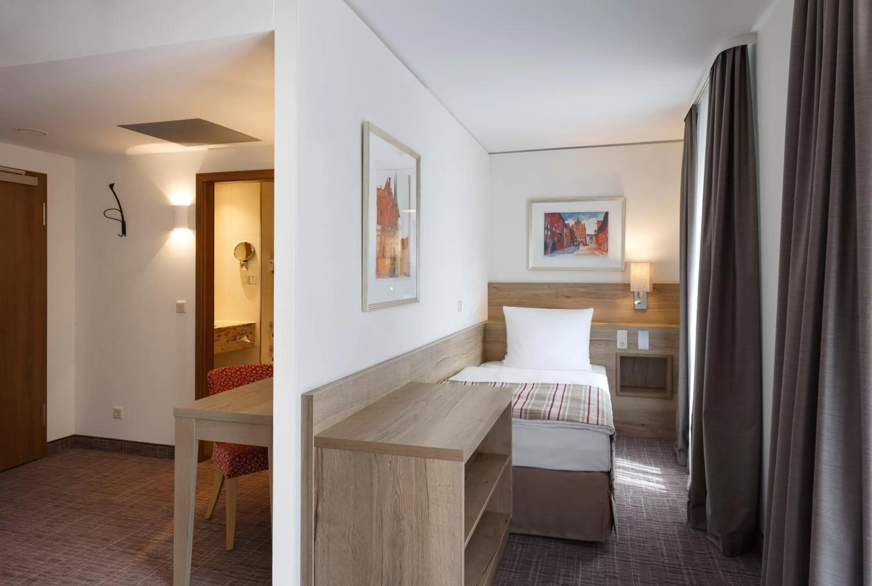 Photo of the whole room, Bed in Holiday Inn Nürnberg City Centre by IHG