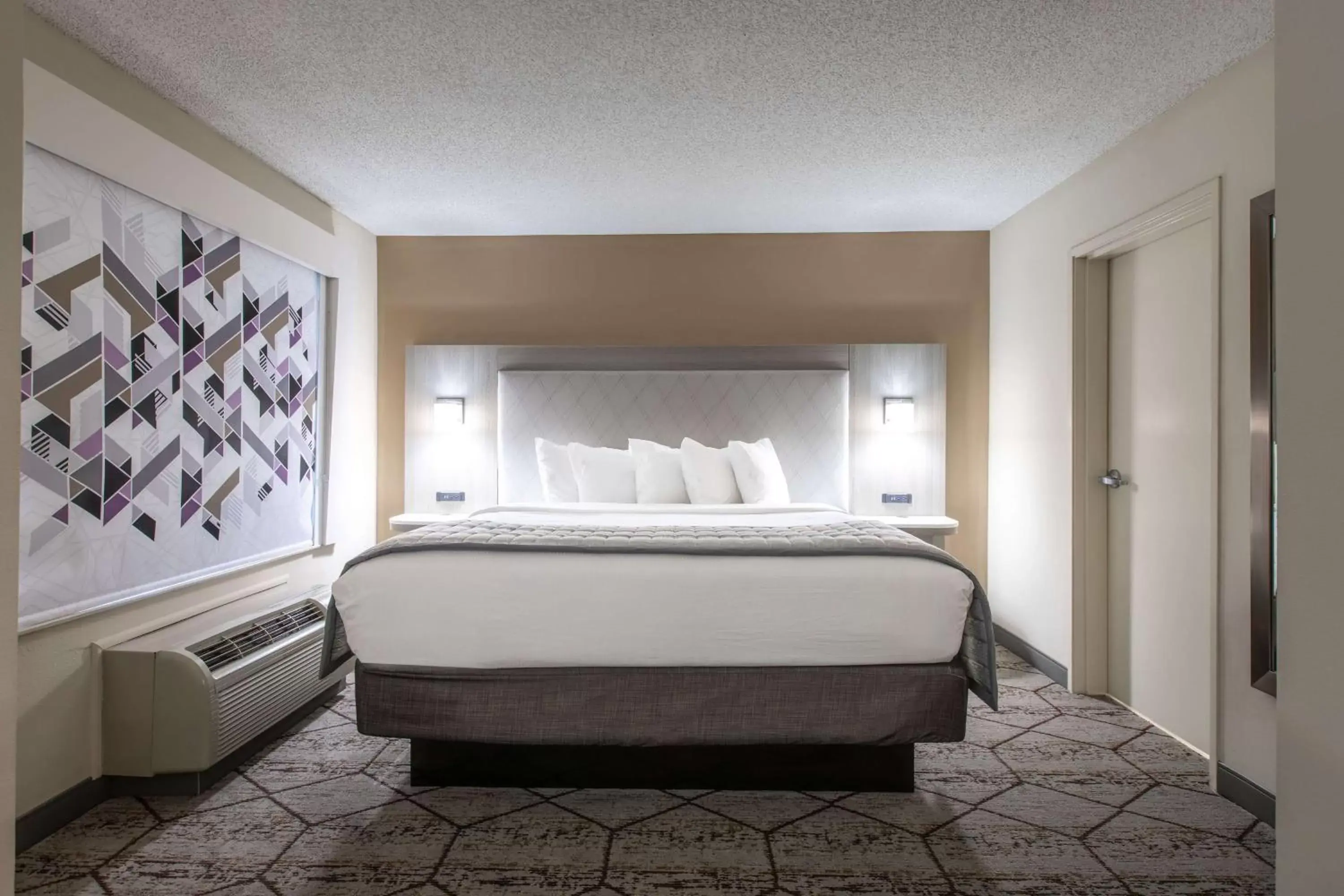 Photo of the whole room, Bed in Wingate by Wyndham Charlotte Concord Mills/Speedway