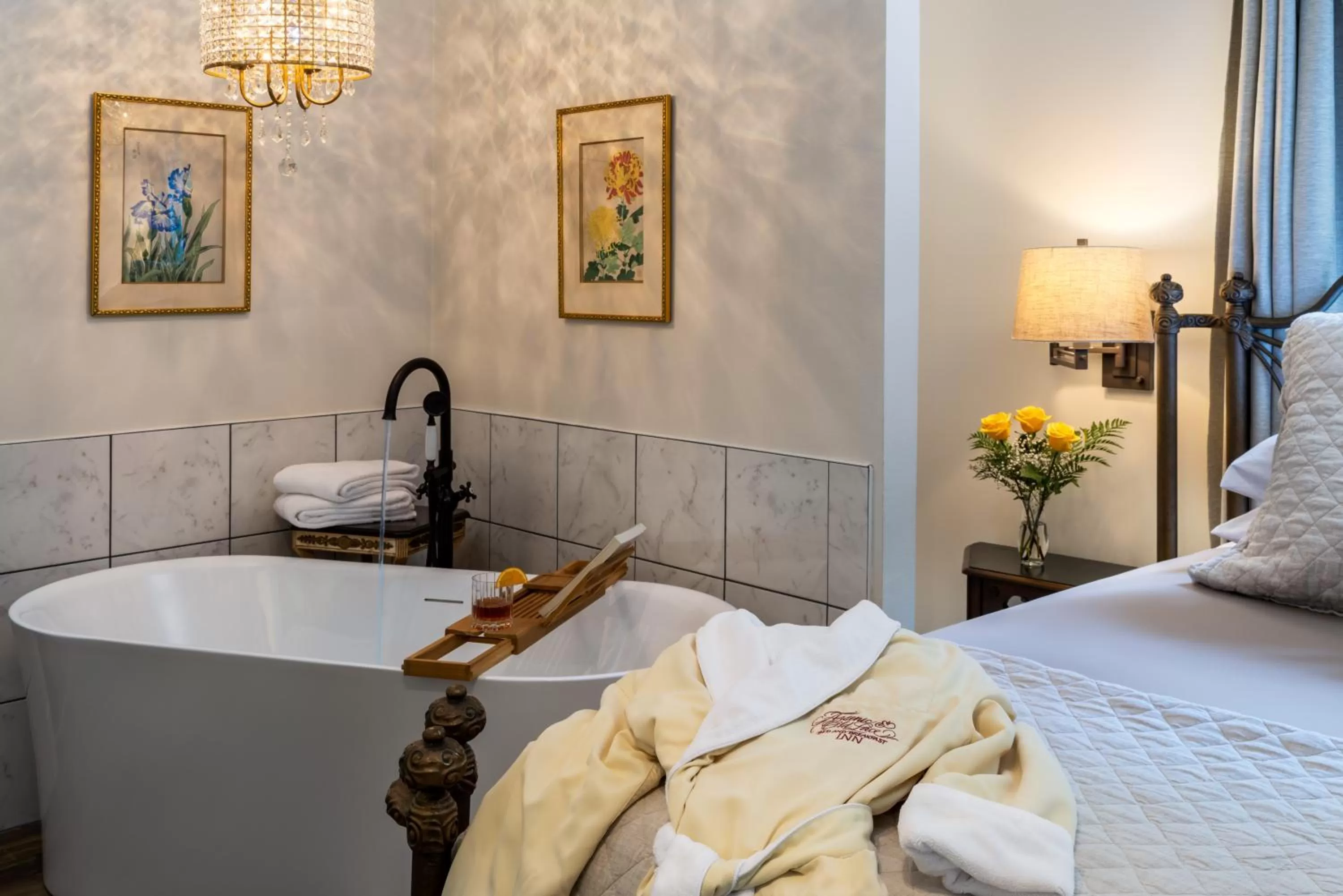 Bedroom, Bed in Arsenic and Old Lace Bed & Breakfast Inn