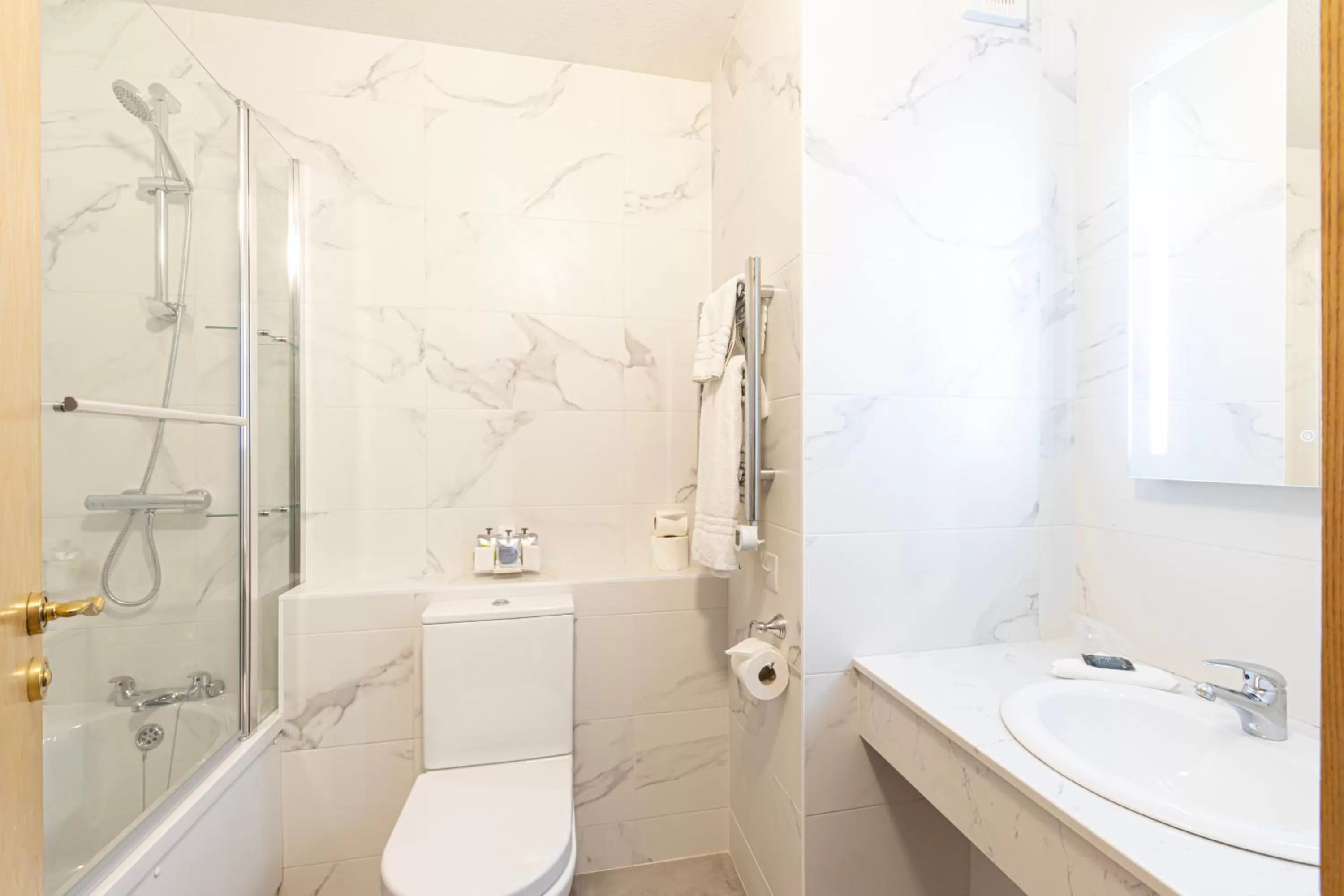 Bathroom in Ballina Manor Hotel