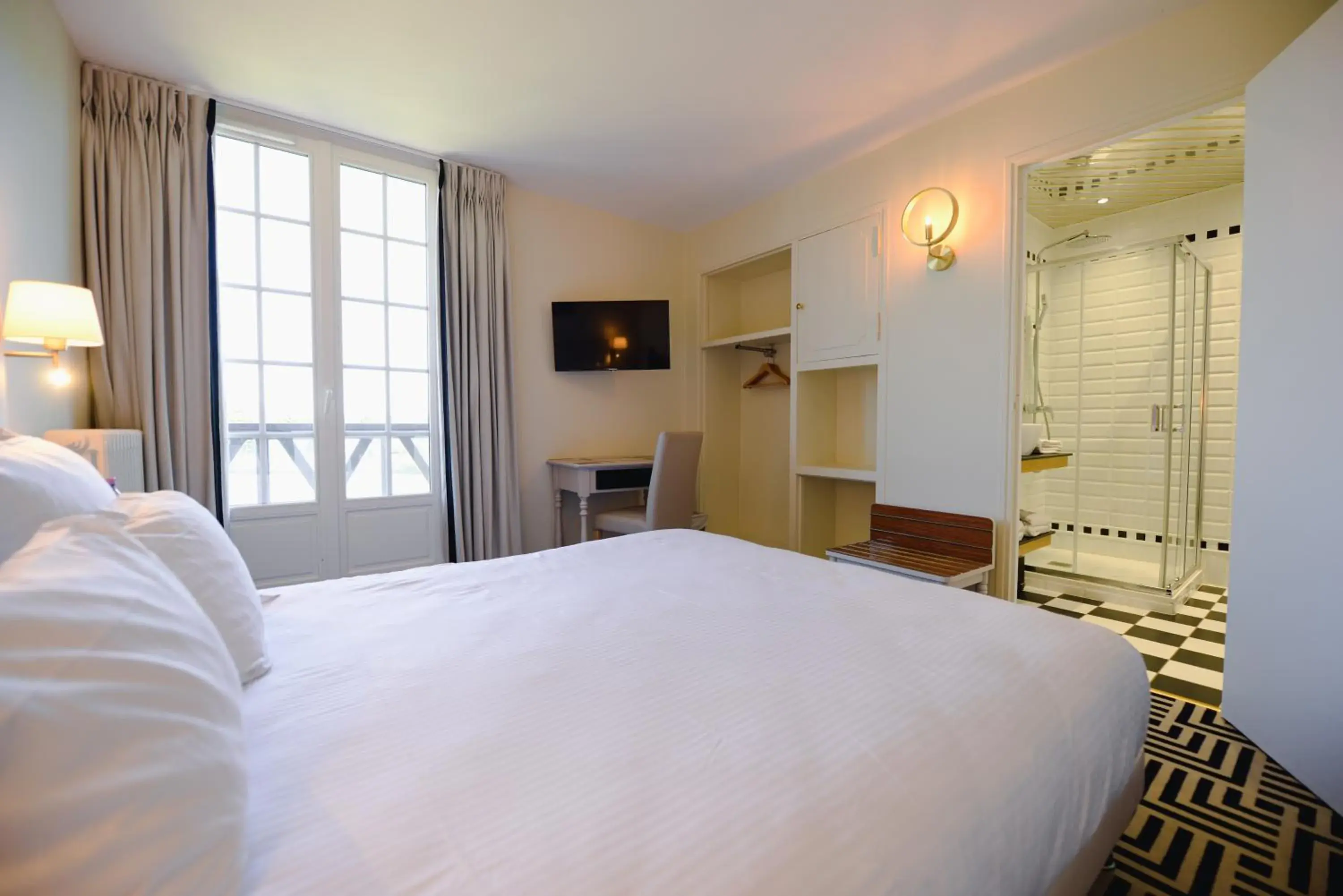 Bedroom, Bed in Logis Hostellerie Saint Pierre