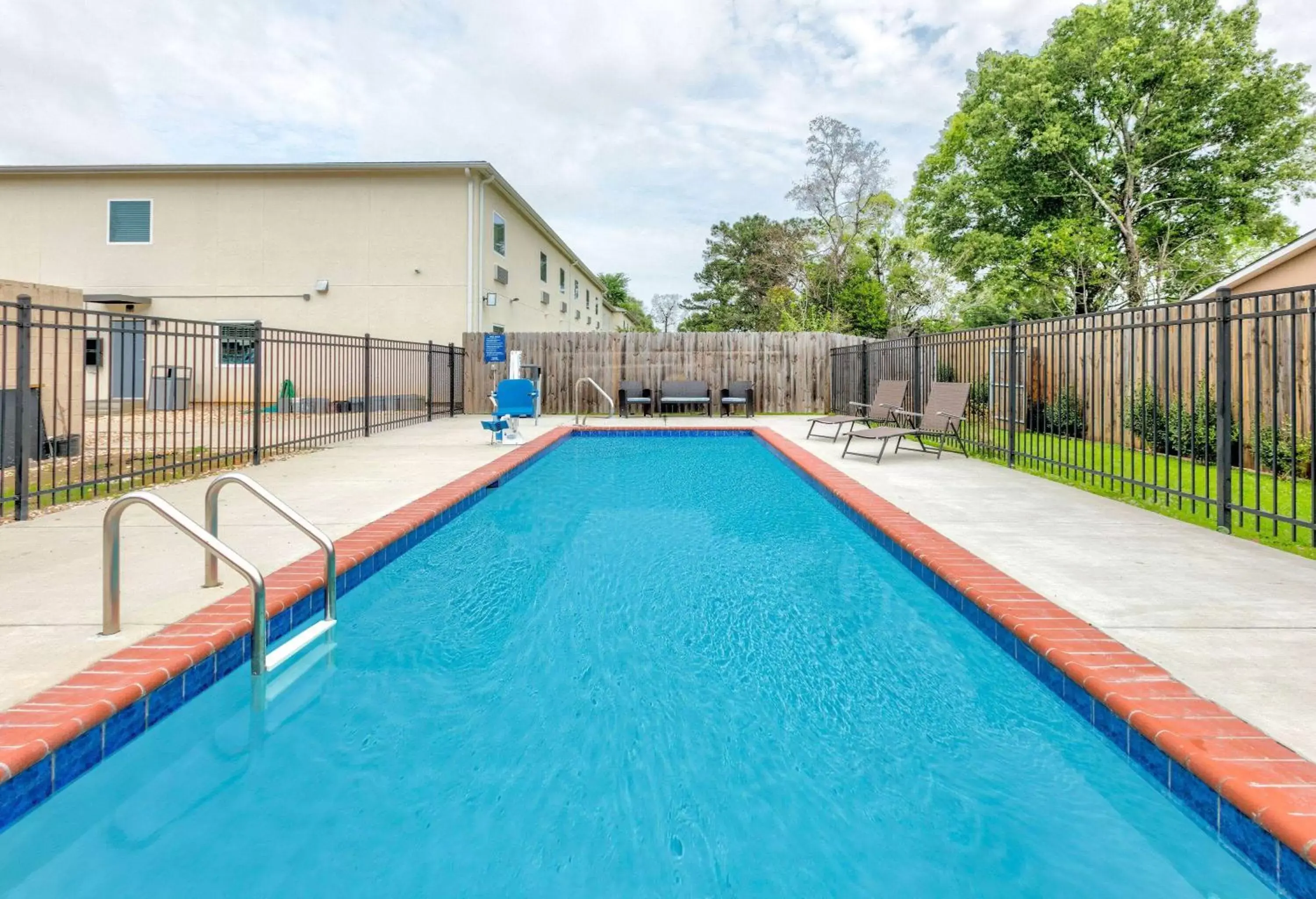 Pool view, Swimming Pool in Days Inn by Wyndham Zachary LA