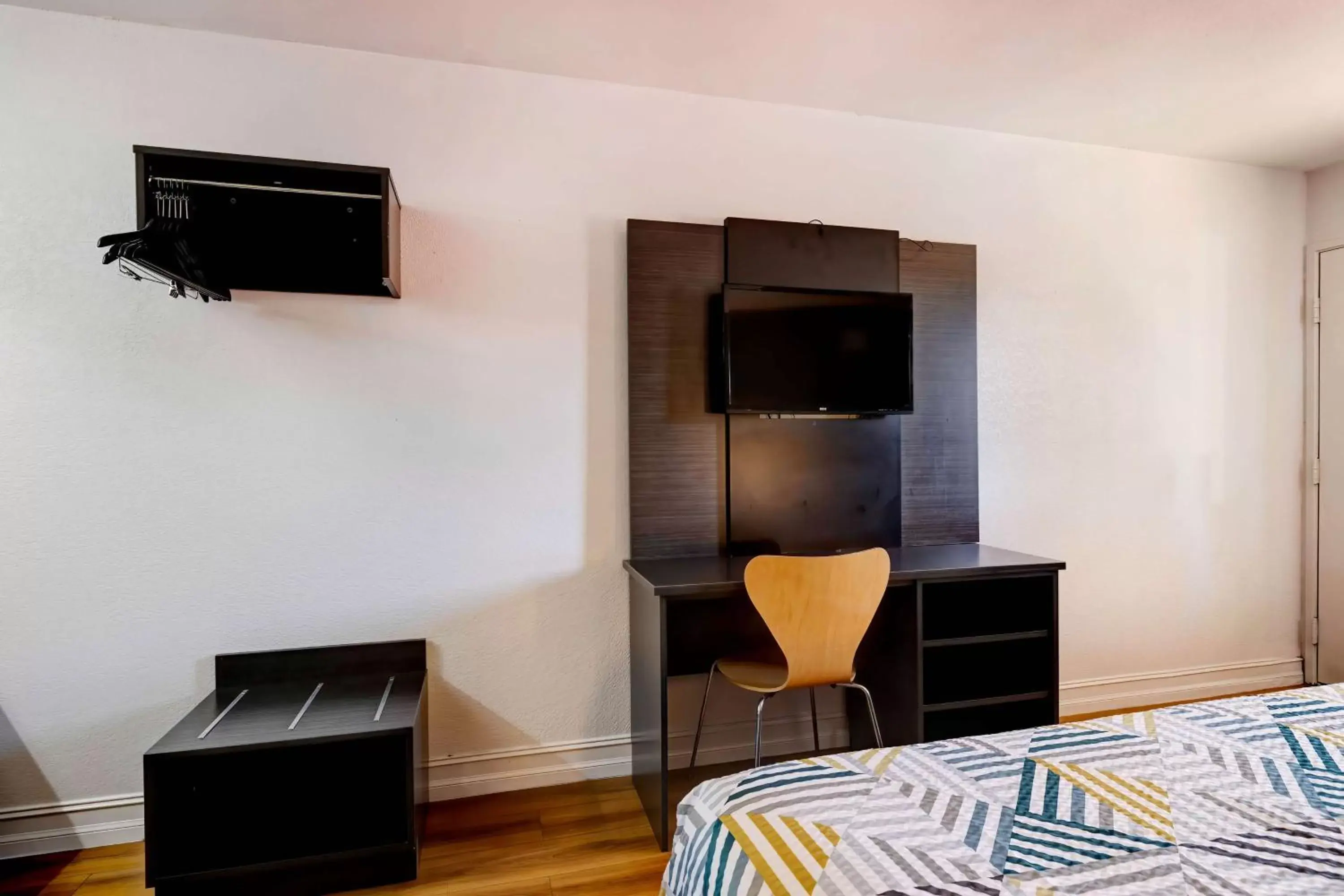 Bedroom, Bed in Motel 6 North Little Rock, AR-JFK Blvd Bedroom, Bed in Motel 6 North Little Rock, AR-JFK Blvd