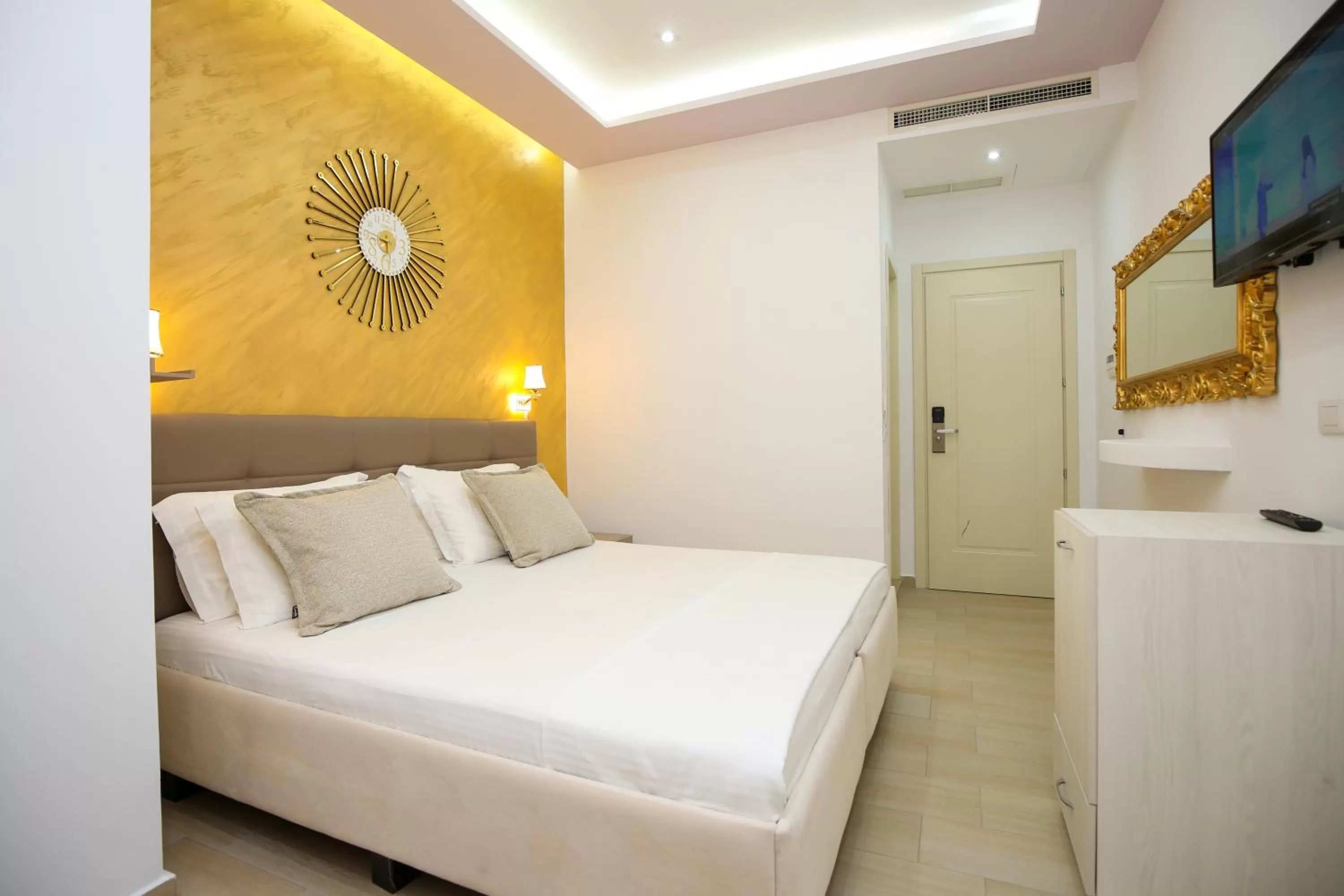 TV and multimedia in Noar Boutique Hotel