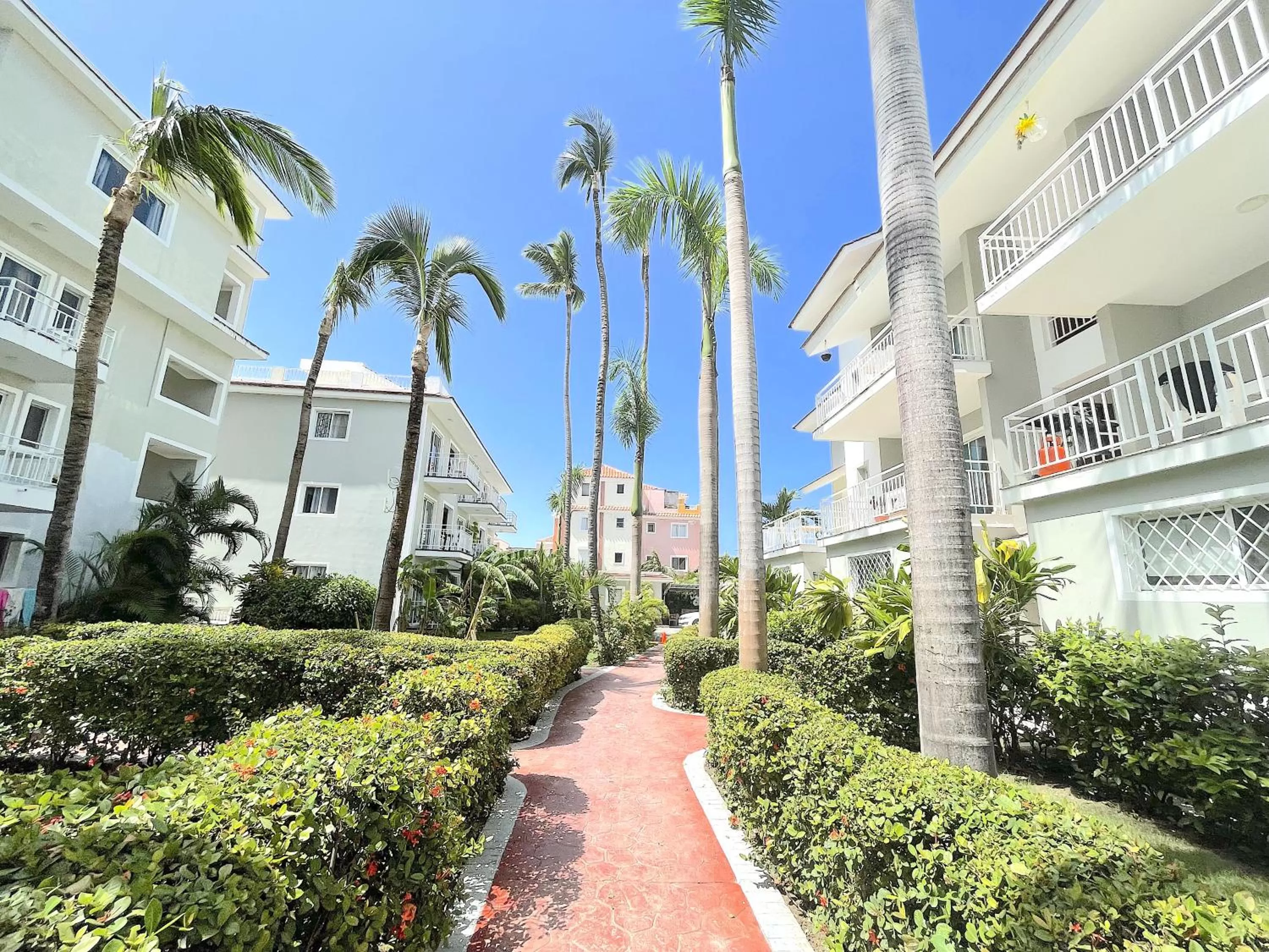 Property Building in Sol Caribe del MAR BEACH STUDIOS WiFi HOTEL Los Corales Bavaro La Altagracia BEACH CLUB & SPA