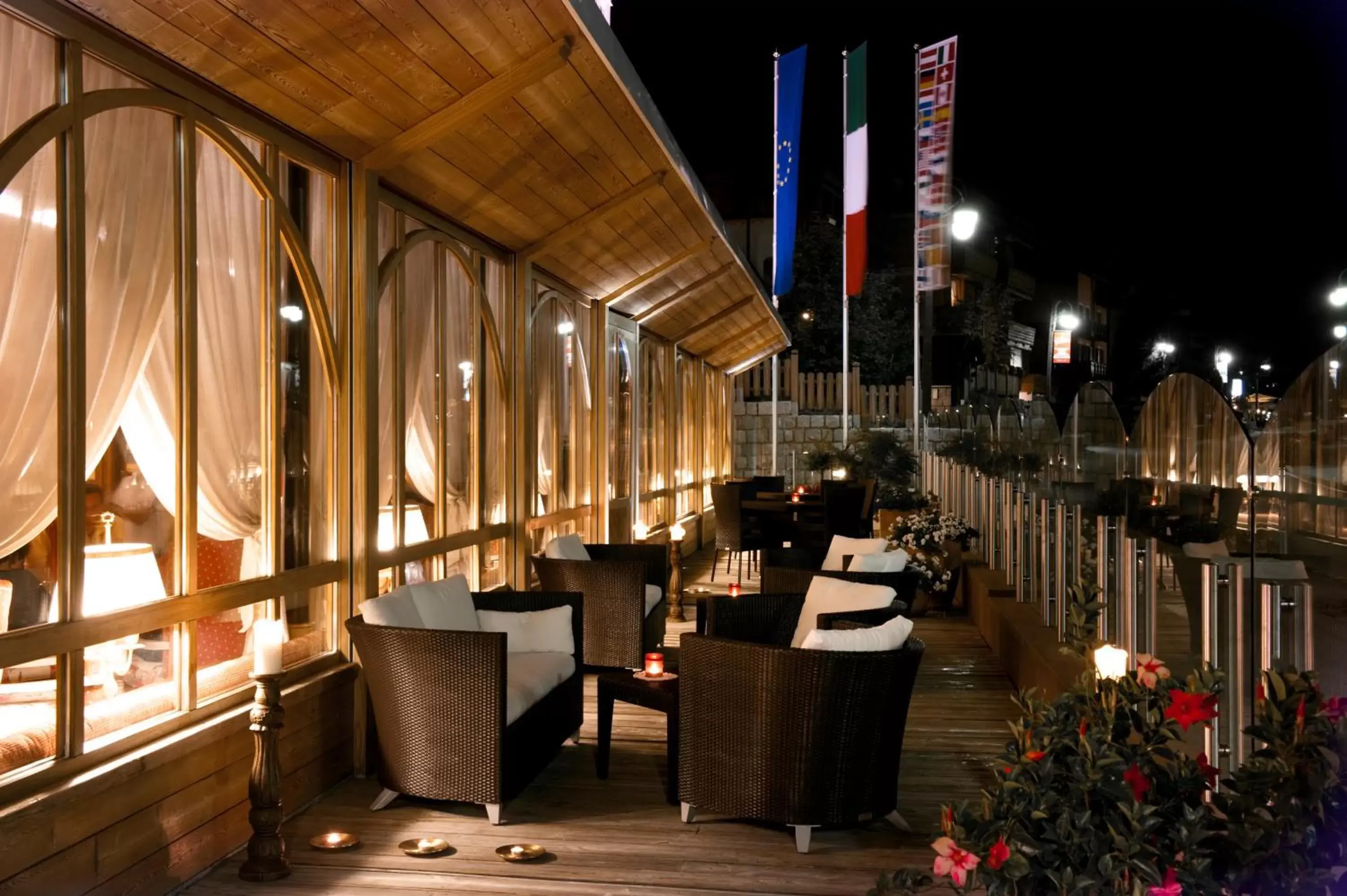 Patio, Restaurant/Places to Eat in Alpen Suite Hotel