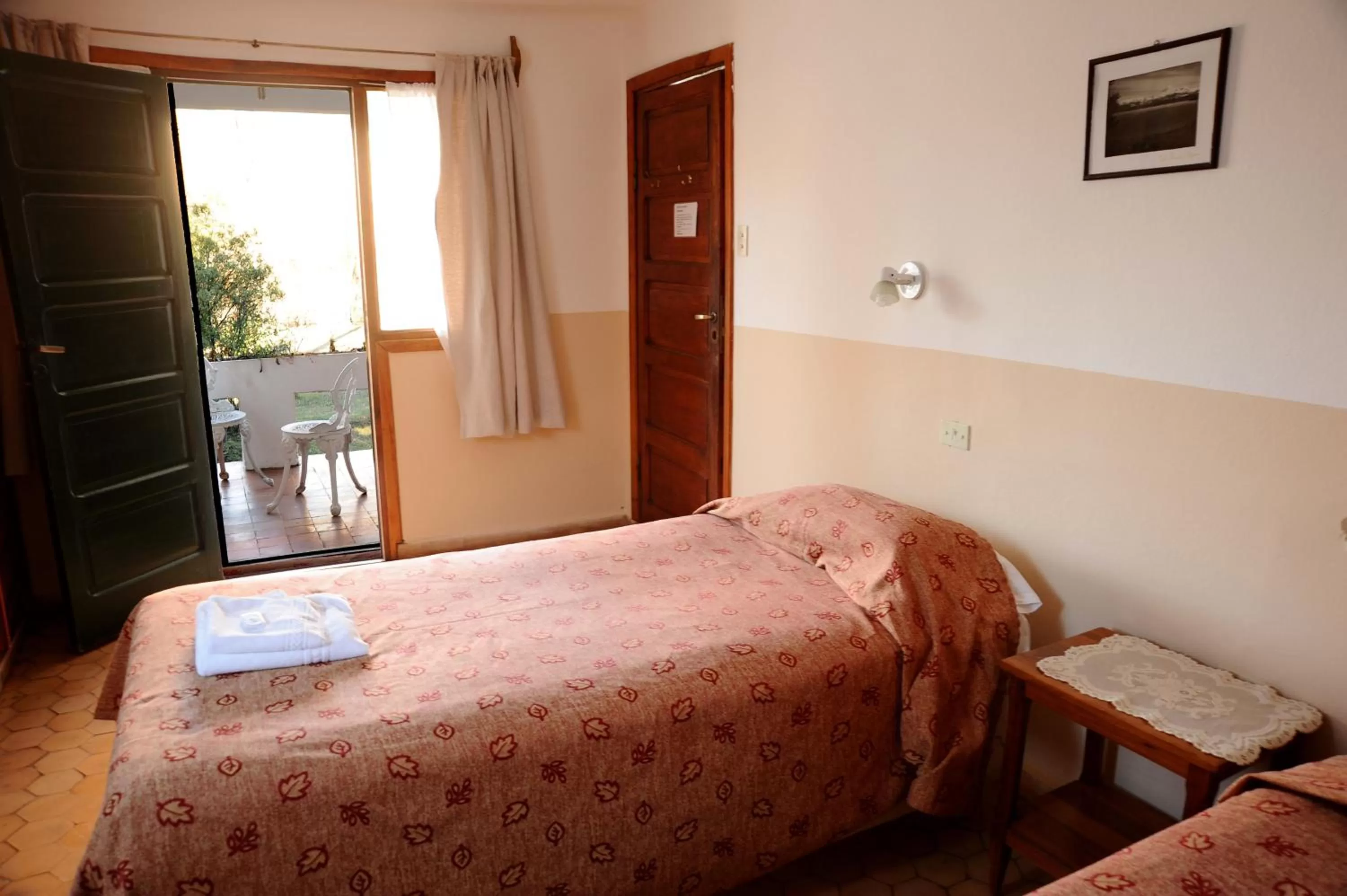 Photo of the whole room, Bed in Hostería Chimehuin