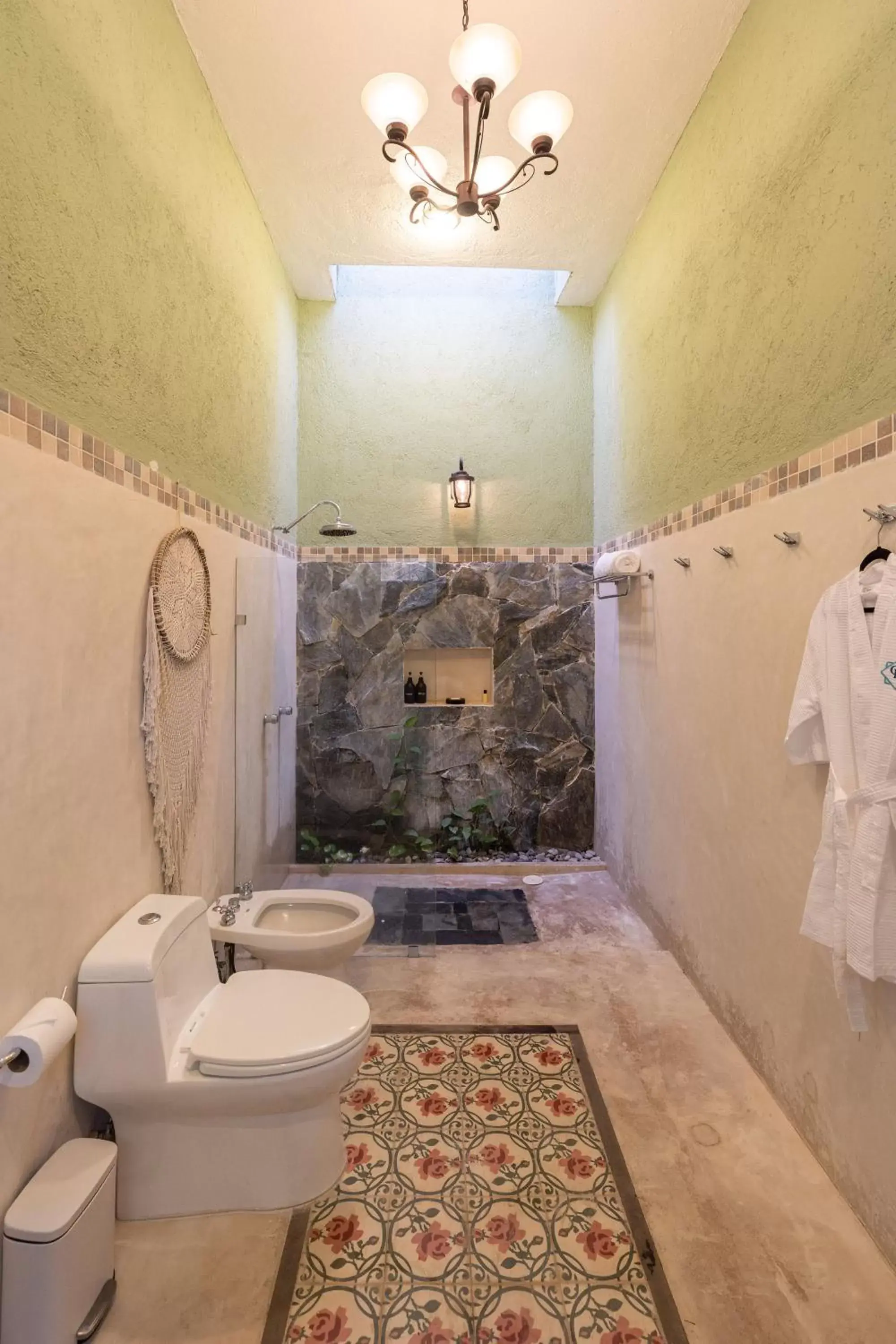 Shower, Bathroom in Casa Dos Lirios Hotel Boutique