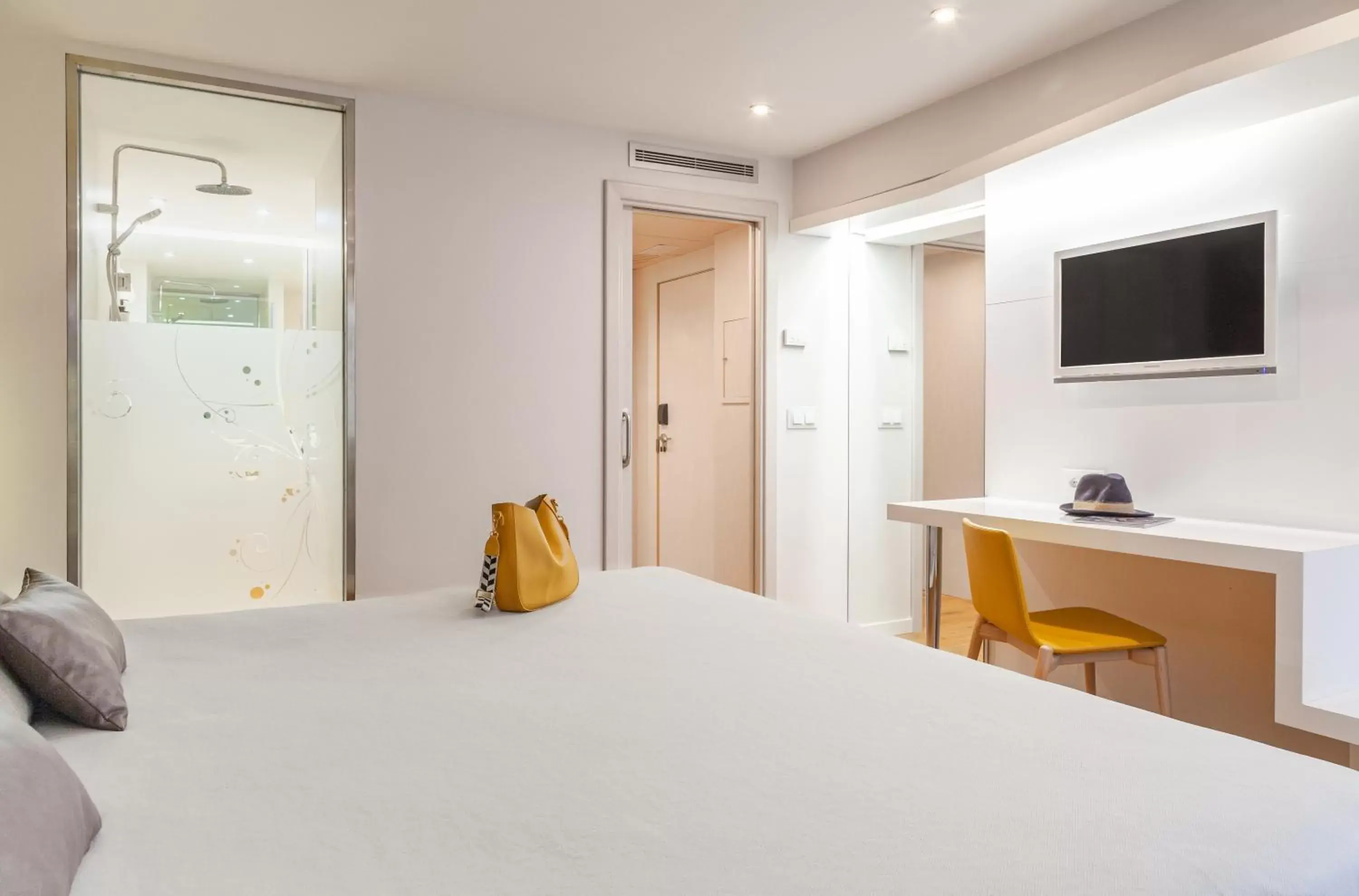 Photo of the whole room, Bed in Hotel Macià Granada Five Senses Rooms & Suites