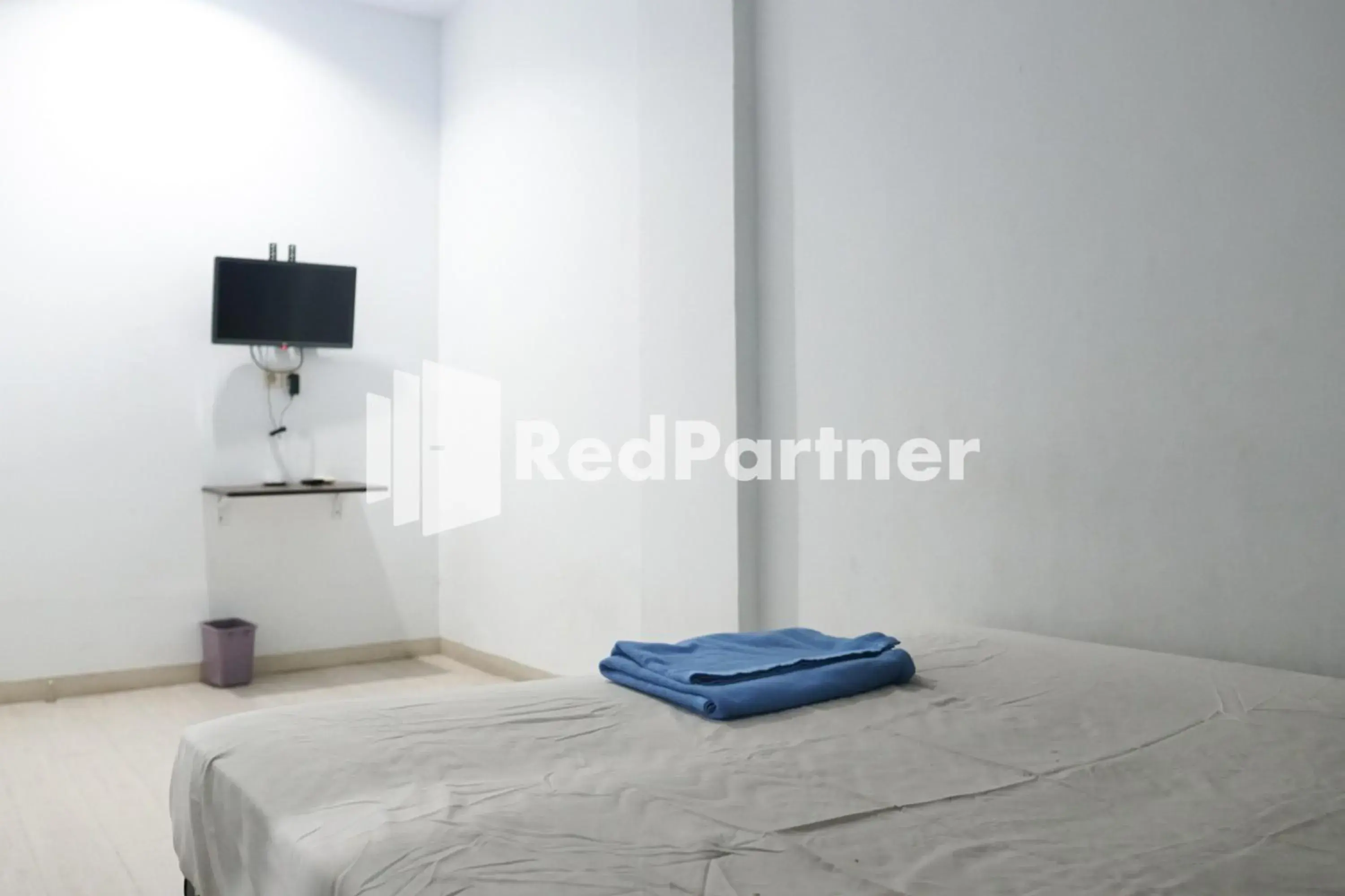 TV and multimedia, Bed in Cosmo Harmoni RedPartner