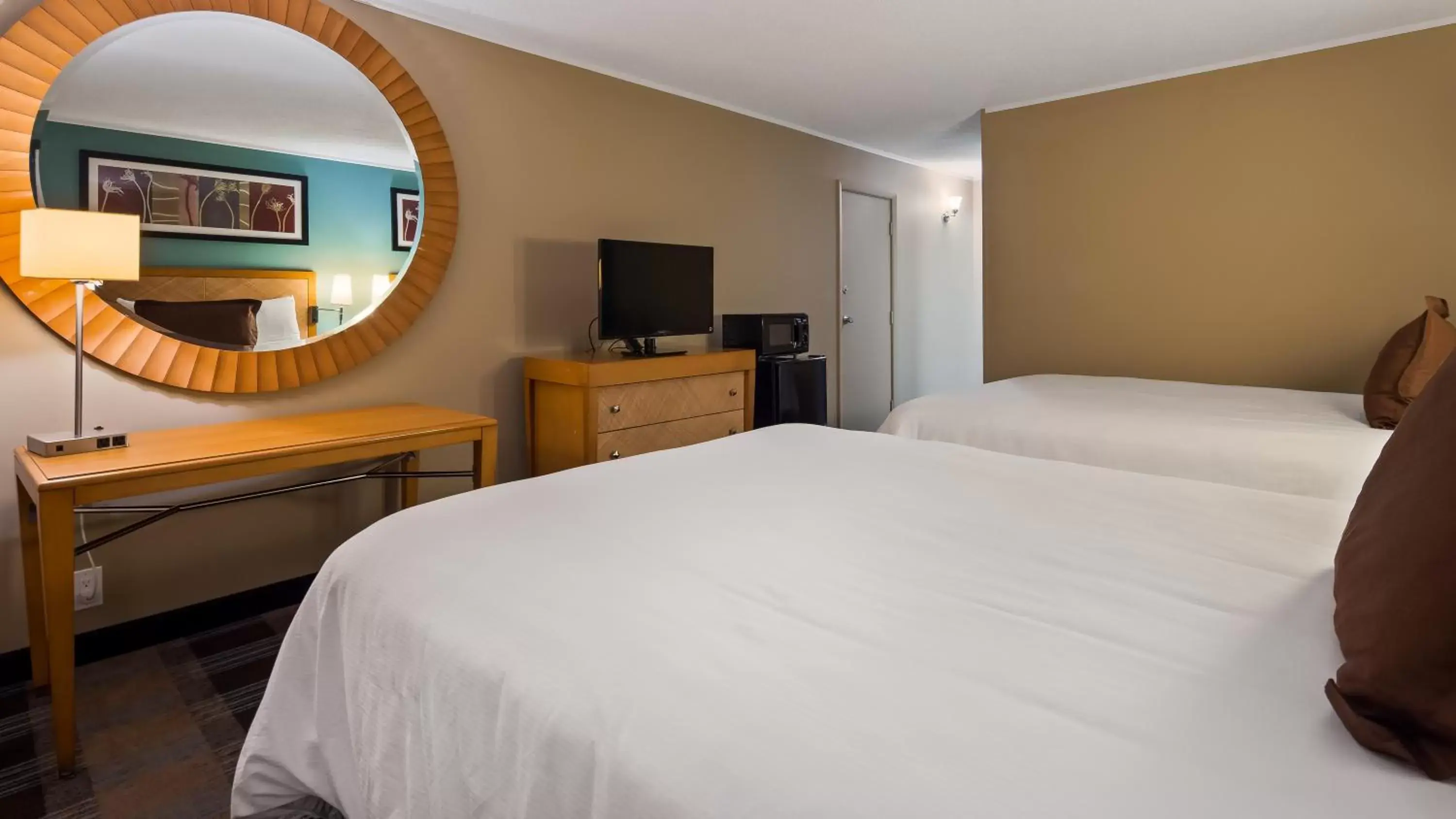Bed in SureStay Plus Hotel by Best Western Jasper