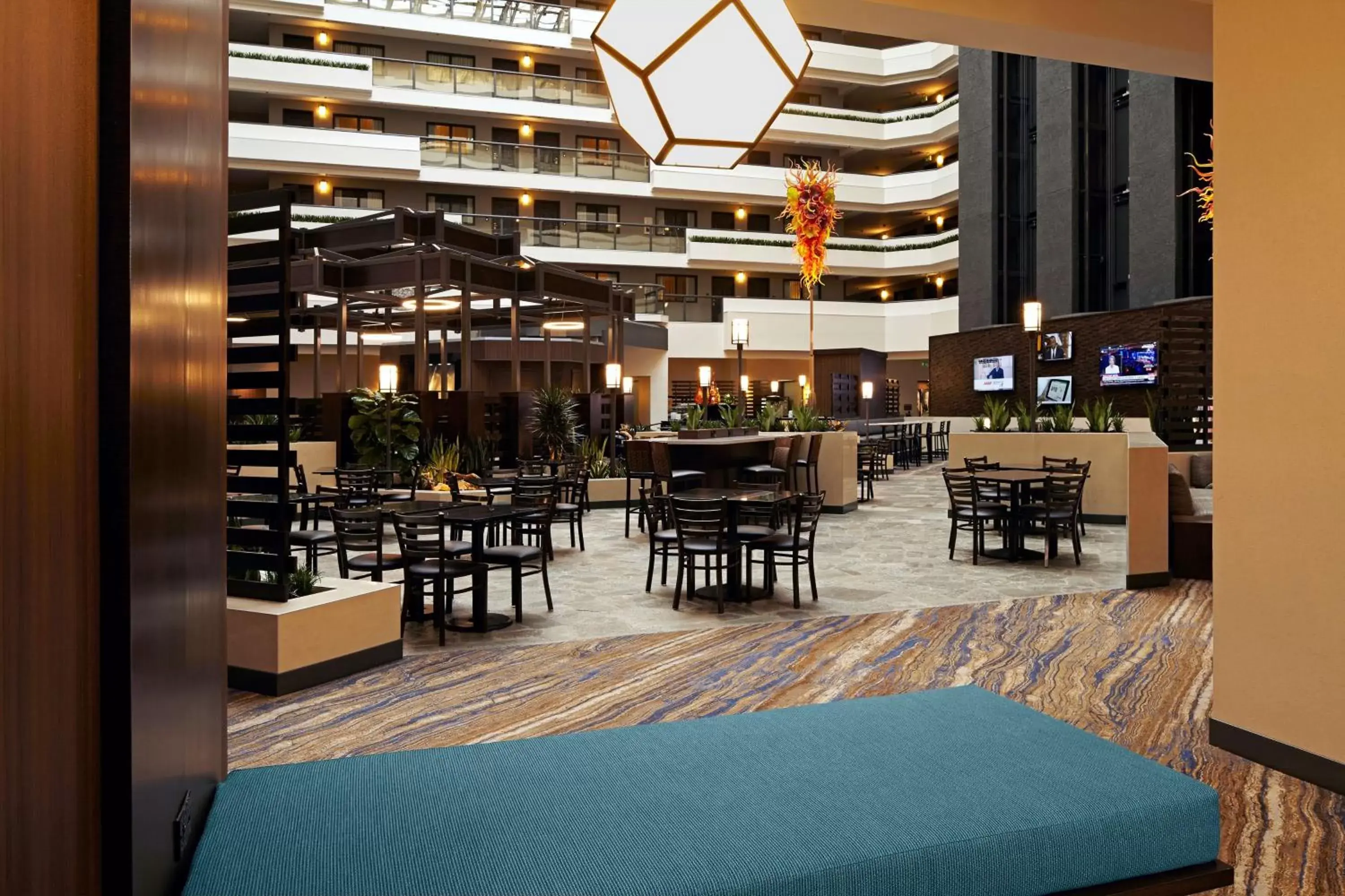 Lobby or reception, Restaurant/Places to Eat in Embassy Suites Los Angeles - International Airport/North
