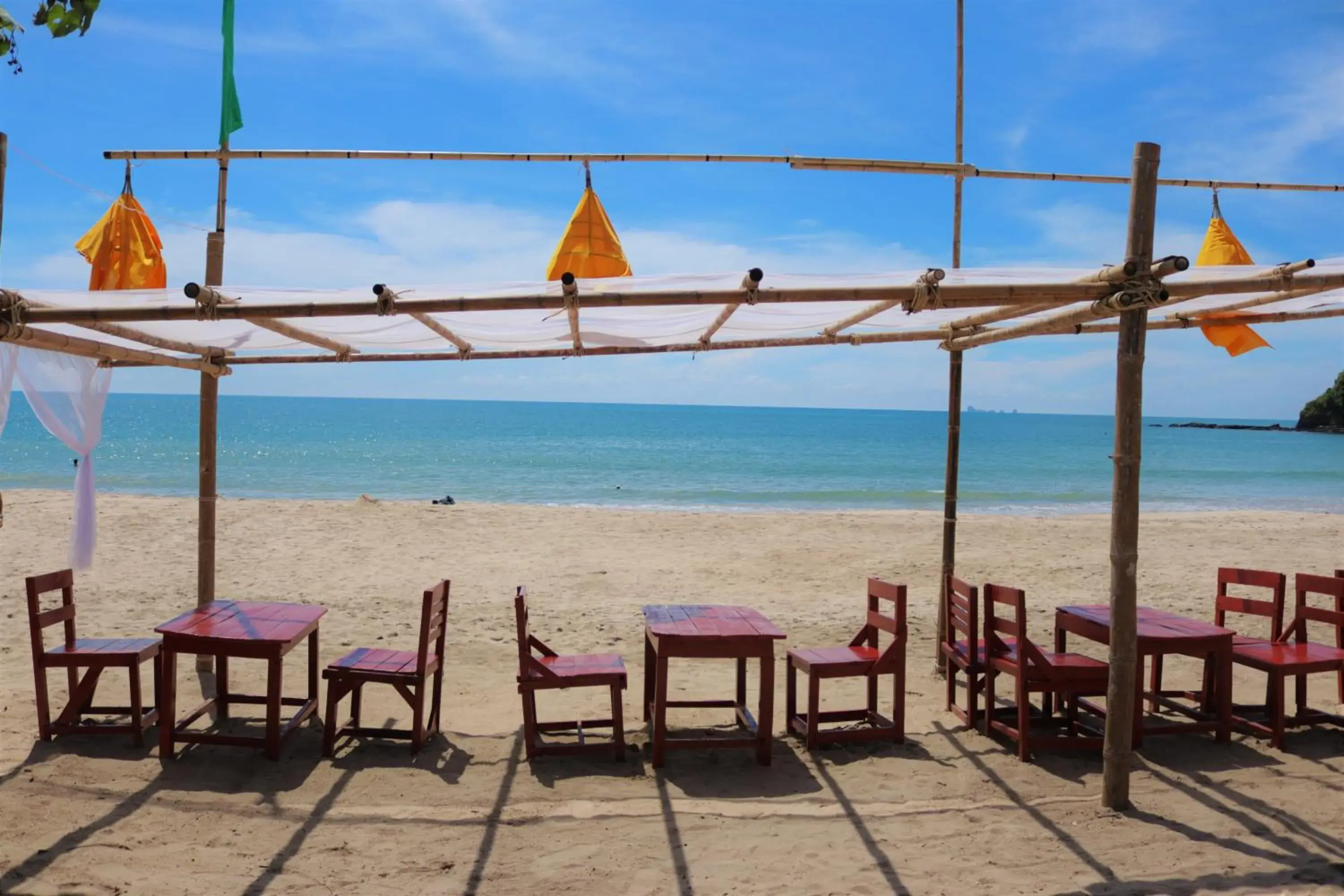Restaurant/places to eat, Beach in Klong Jark Bungalow (SHA Certified)