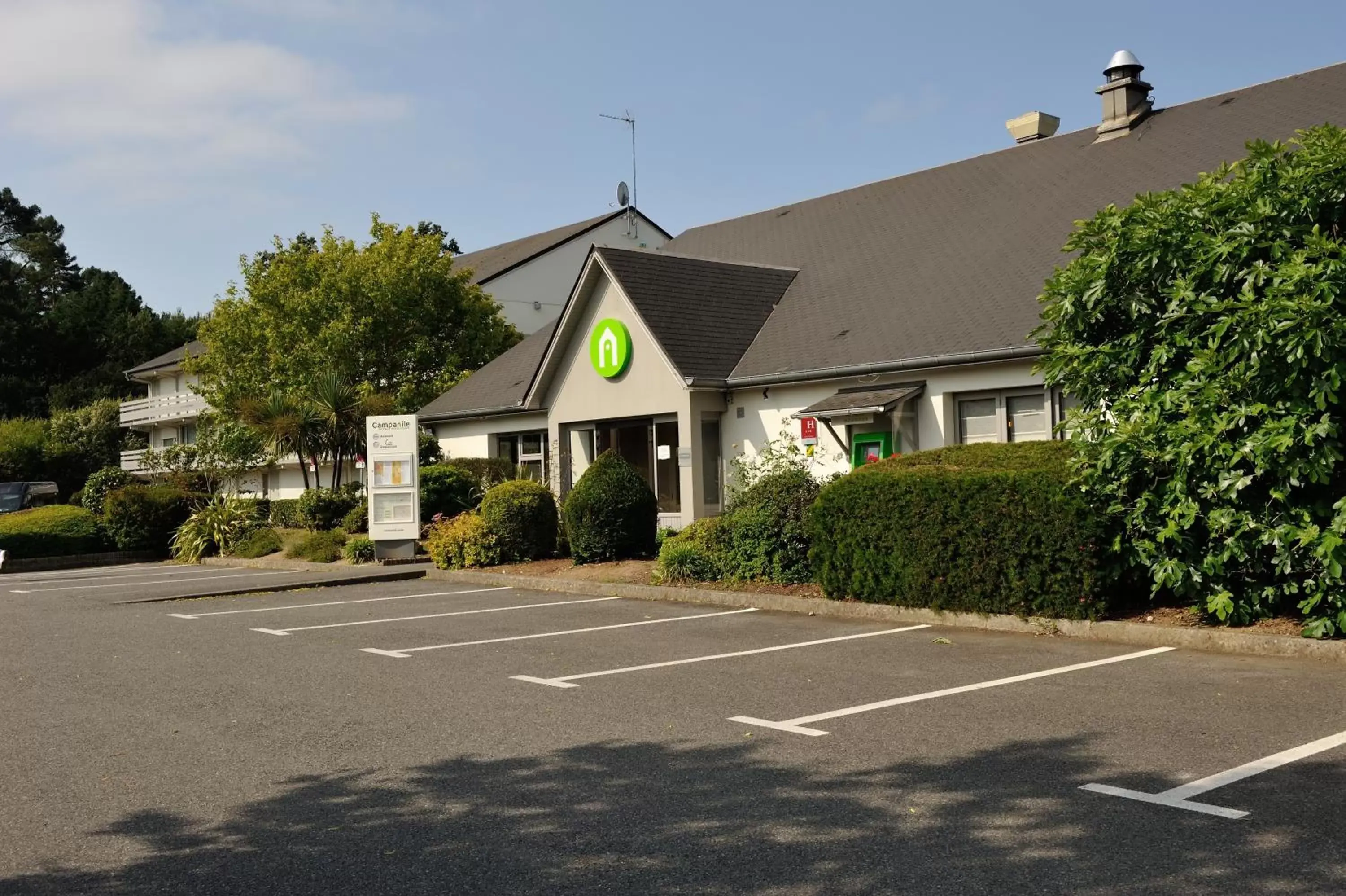 Facade/entrance, Property Building in Campanile Lorient - Lanester