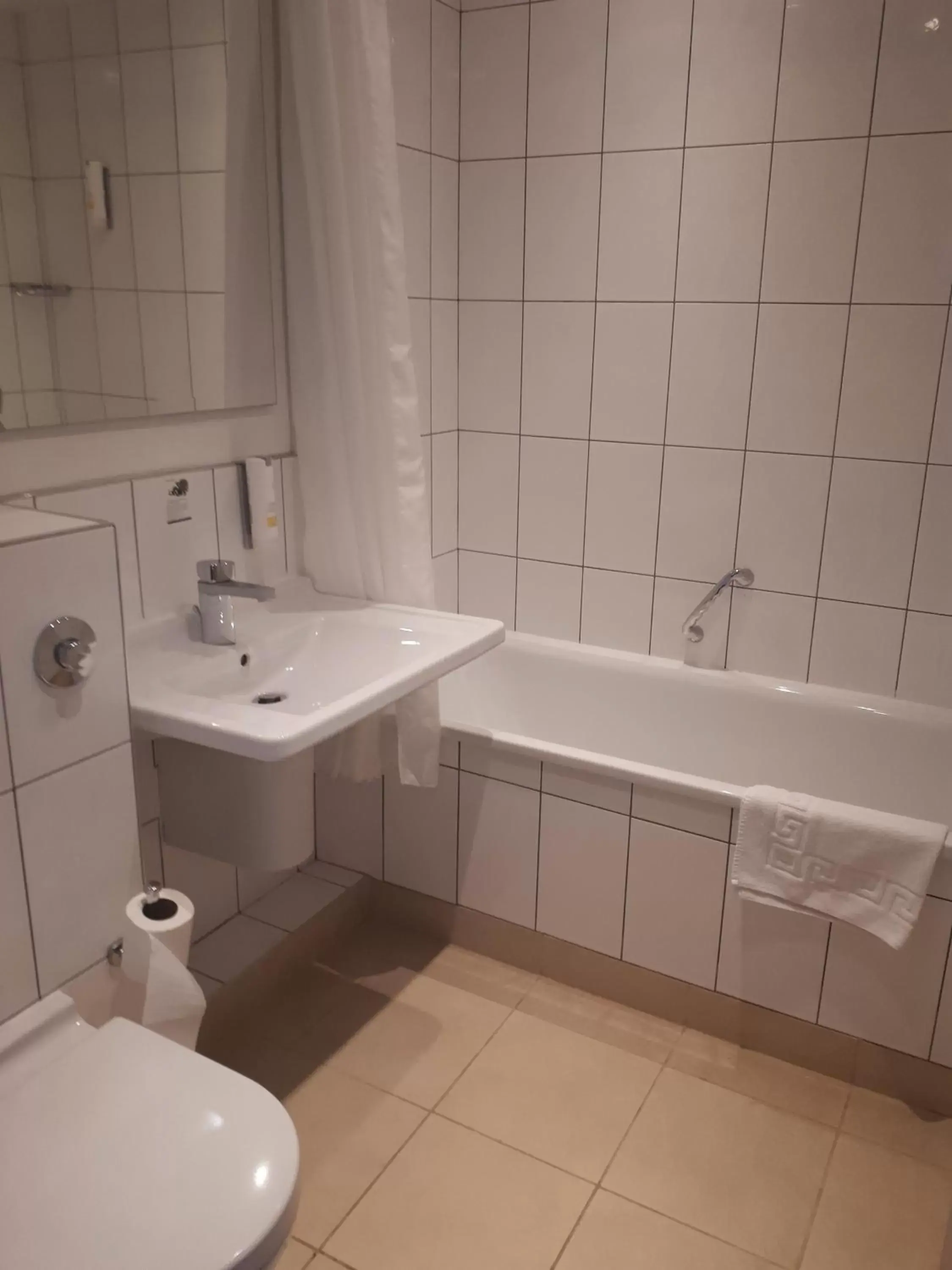 Shower, Bathroom in Best Western Rockingham Forest Hotel
