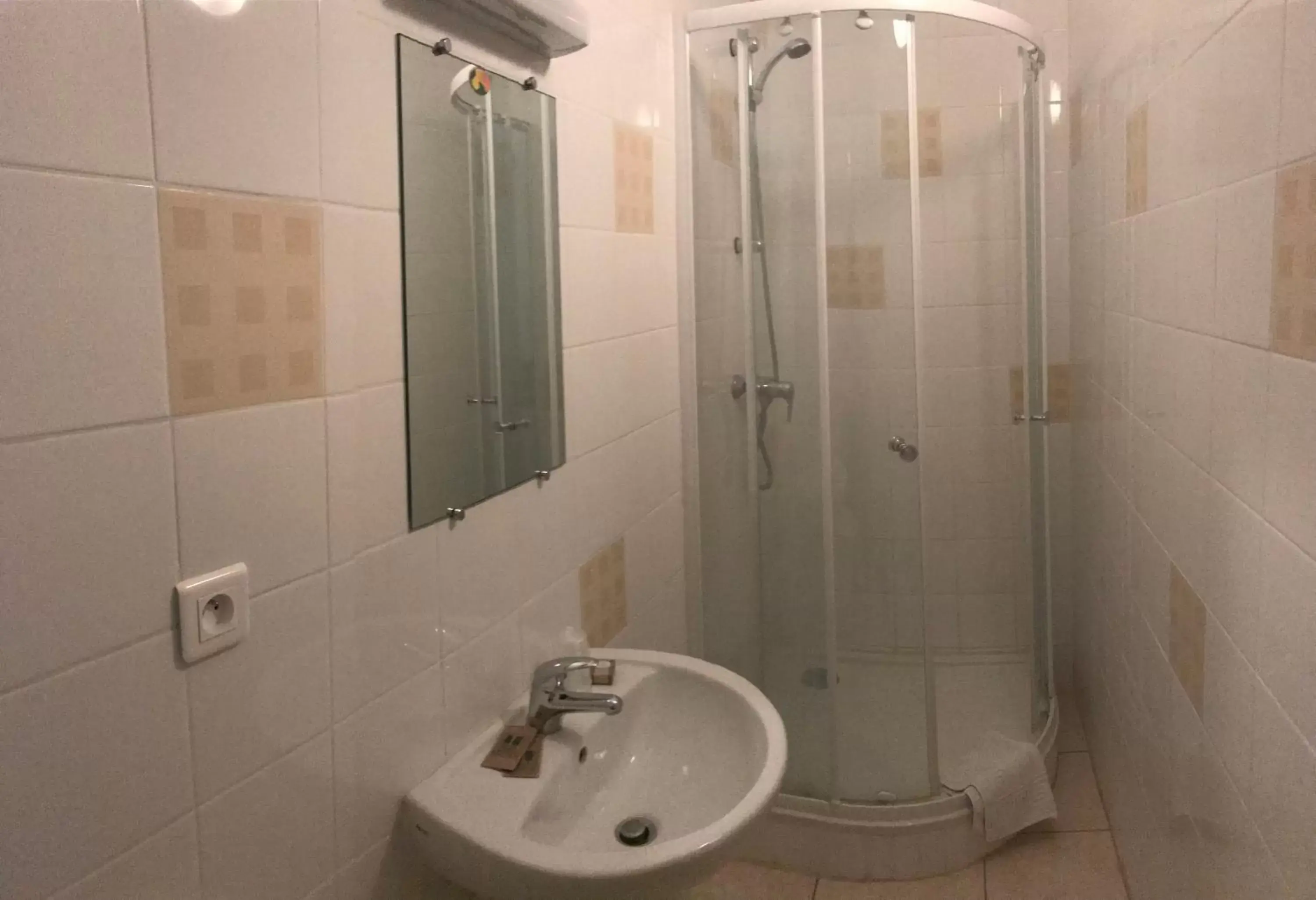 Double Room in Hotel Restaurant L'AGAPANTHE Double Room in Hotel Restaurant L'AGAPANTHE