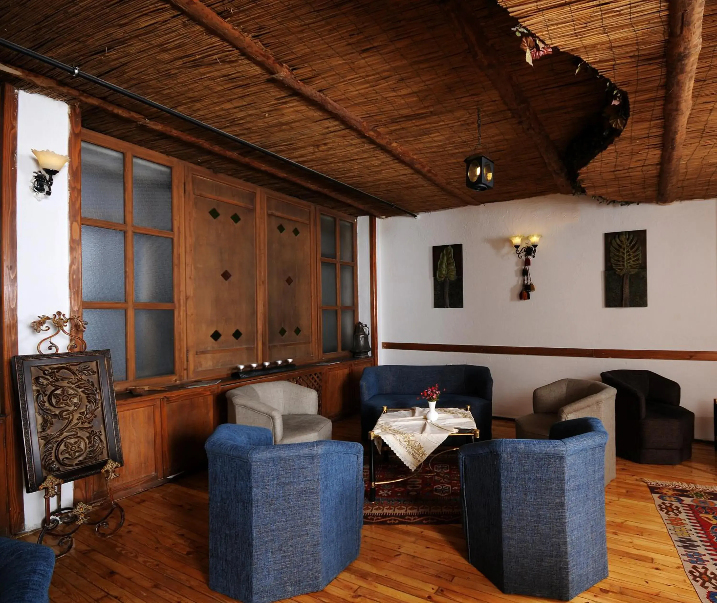 Communal lounge/ TV room, Seating Area in Baykara Hotel