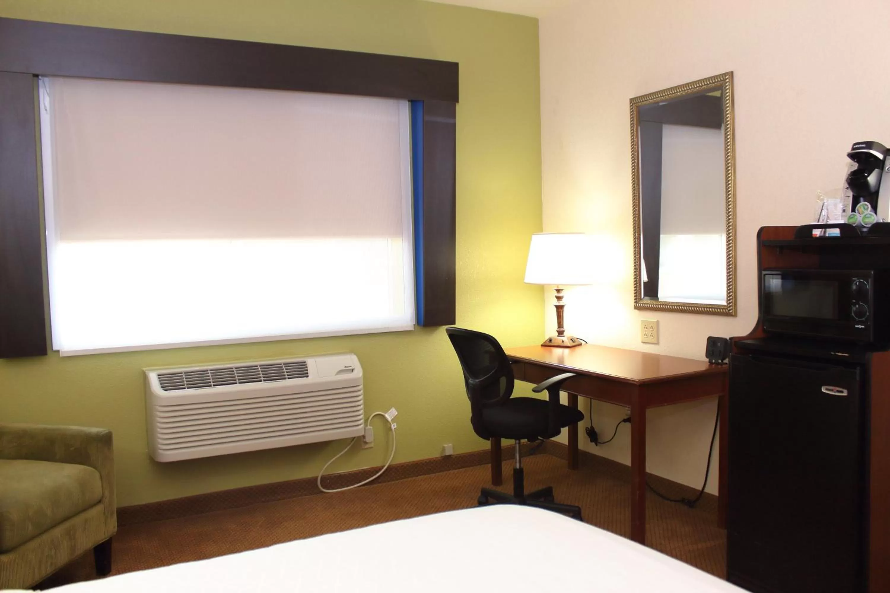 Standard Double or Twin Room in Holiday Inn Express Hotel & Suites Farmington, an IHG Hotel