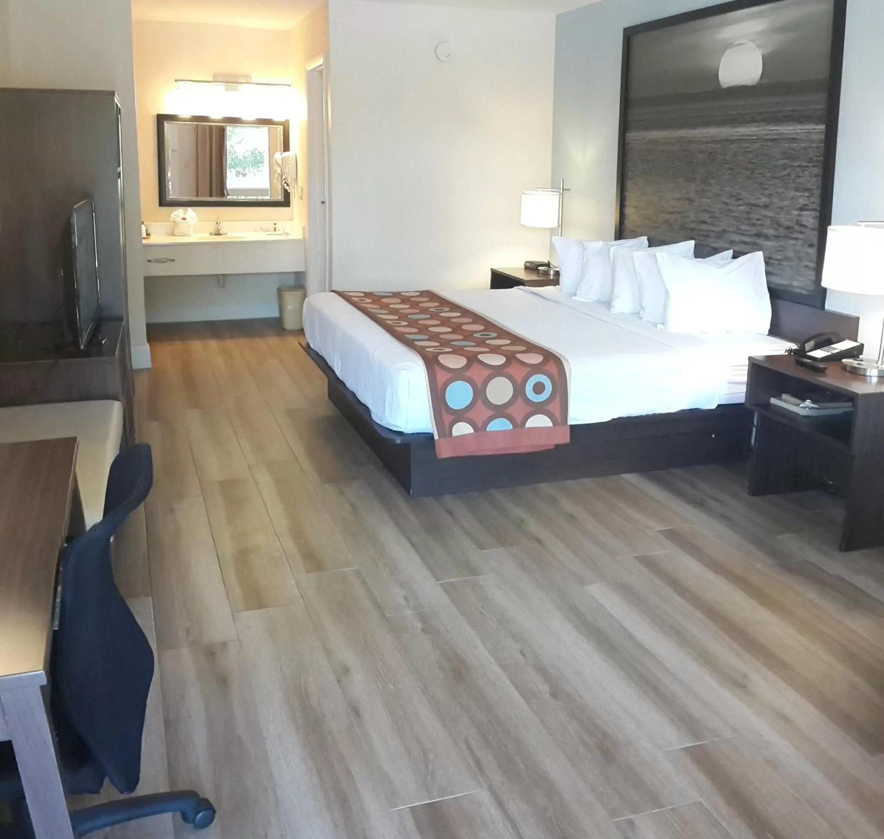 Photo of the whole room, Bed in Super 8 by Wyndham Florida City/Homestead/Everglades