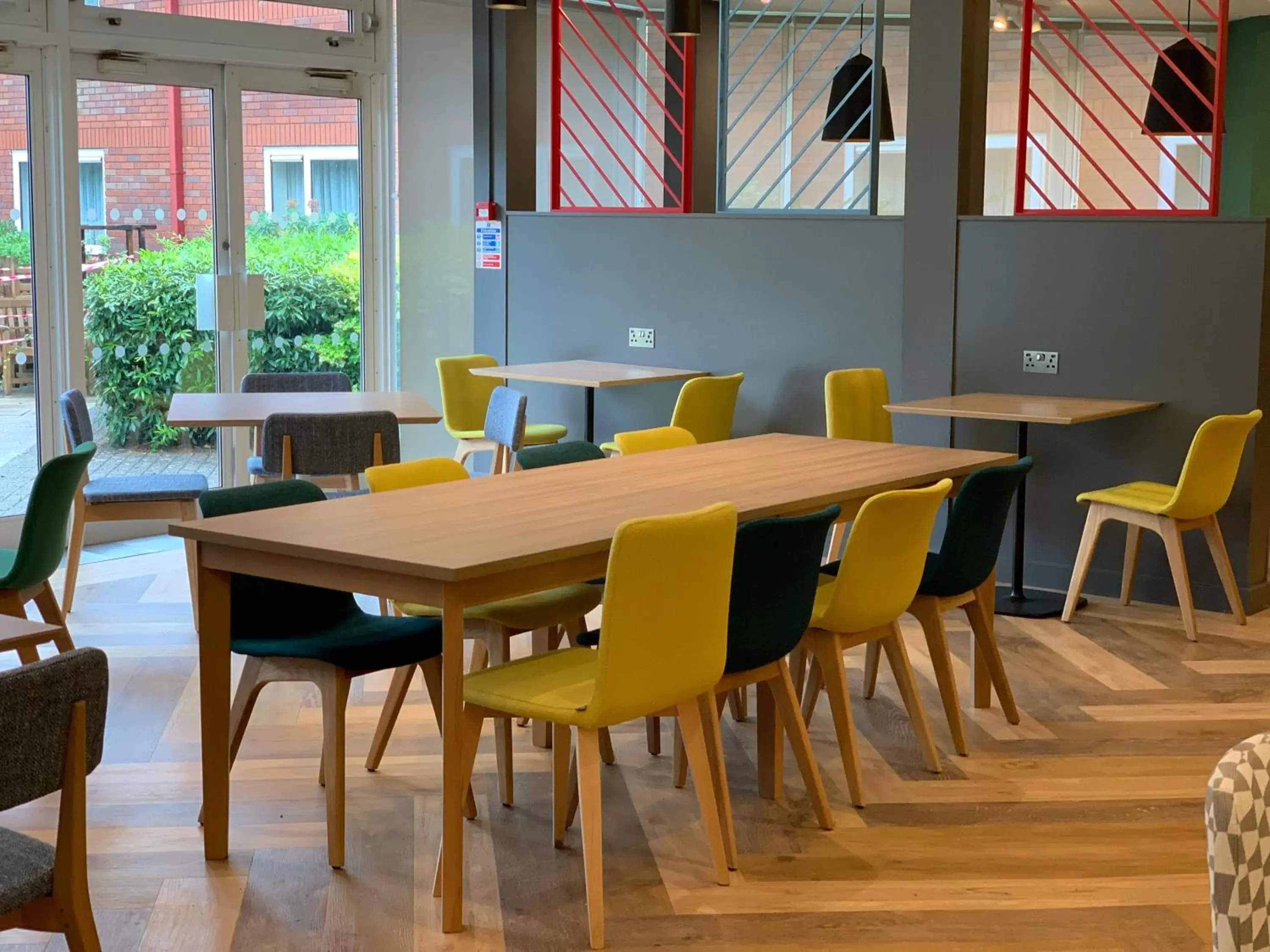 Restaurant/places to eat in Holiday Inn Aylesbury by IHG Restaurant/places to eat in Holiday Inn Aylesbury by IHG