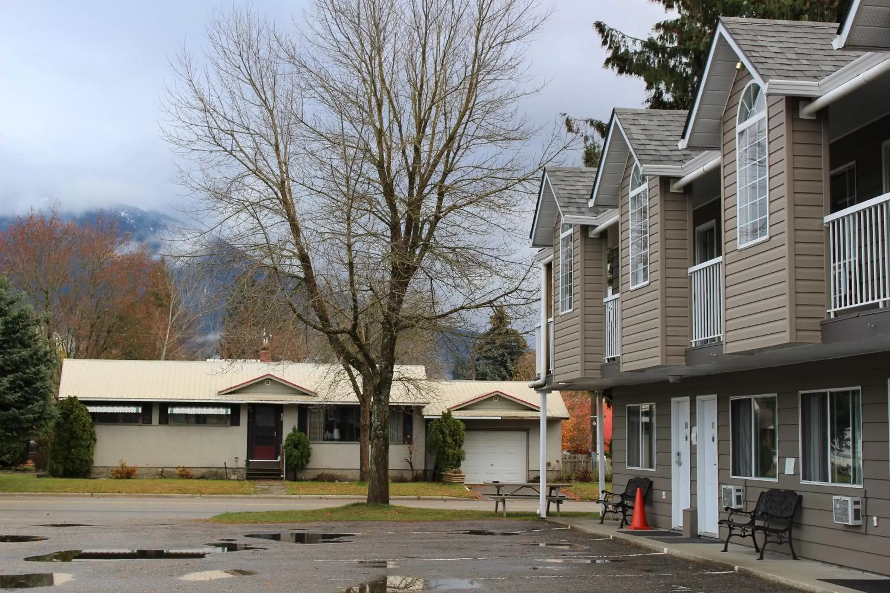 Property Building in Monashee Lodge