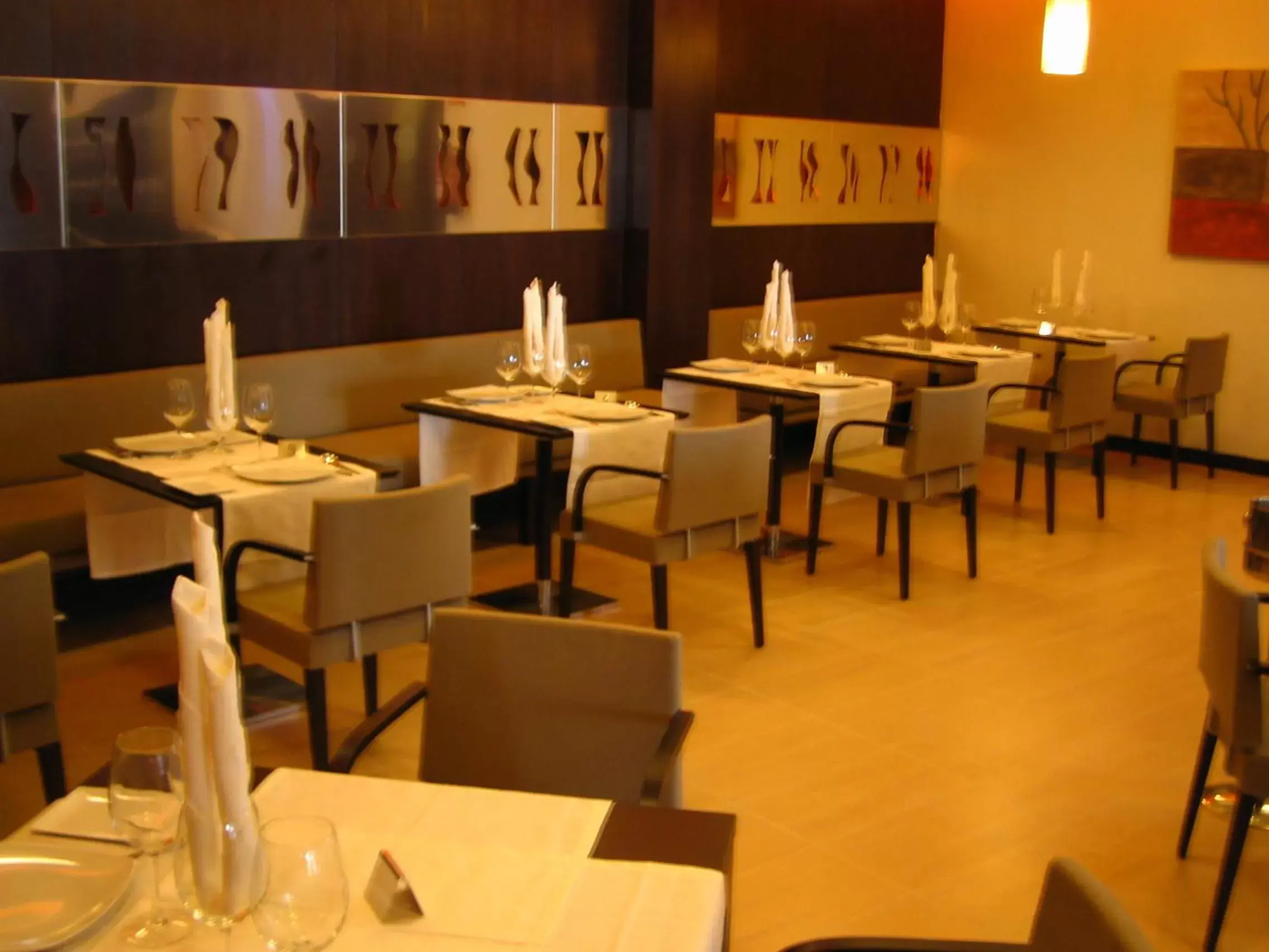 Restaurant/Places to Eat in Hotel Puerta de Ocaña