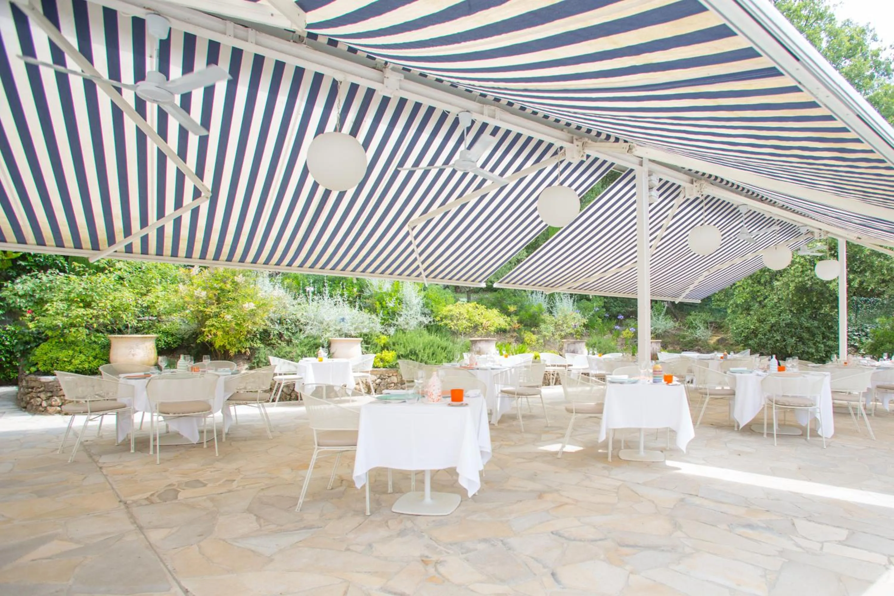 Restaurant/places to eat in Hotel Restaurant La Vague de Saint Paul