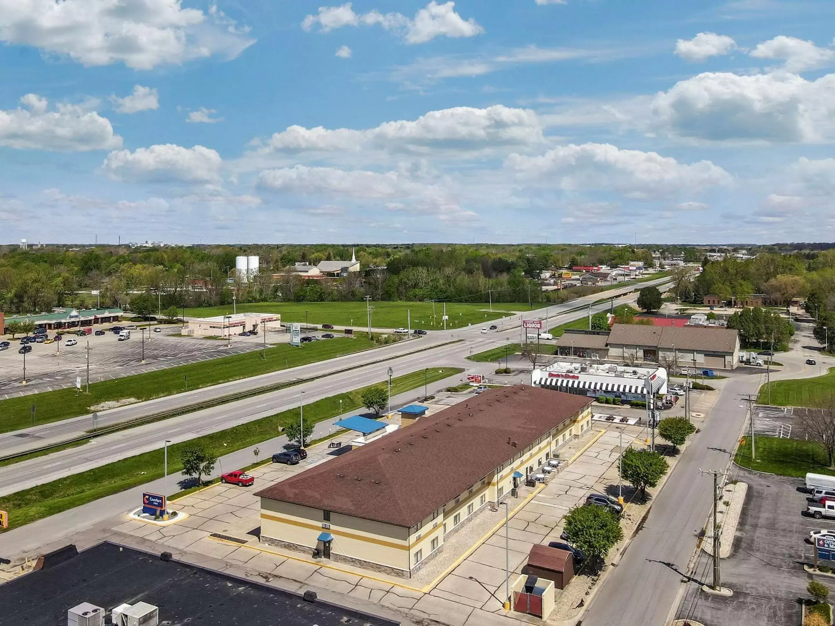 Property building, Bird's-eye View in Comfort Inn Near Kokomo Speedway