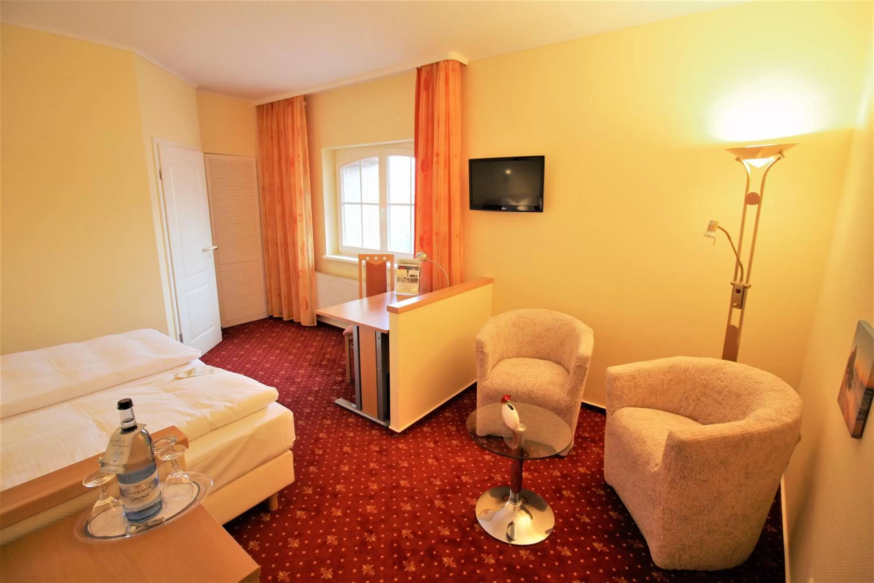 Photo of the whole room, Bed in Parkhotel Klüschenberg