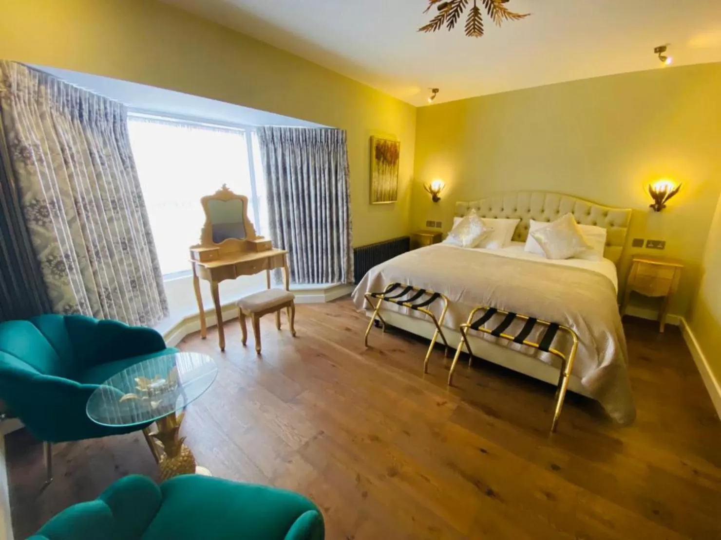 Photo of the whole room, Bed in The Cherry Tree Hotel