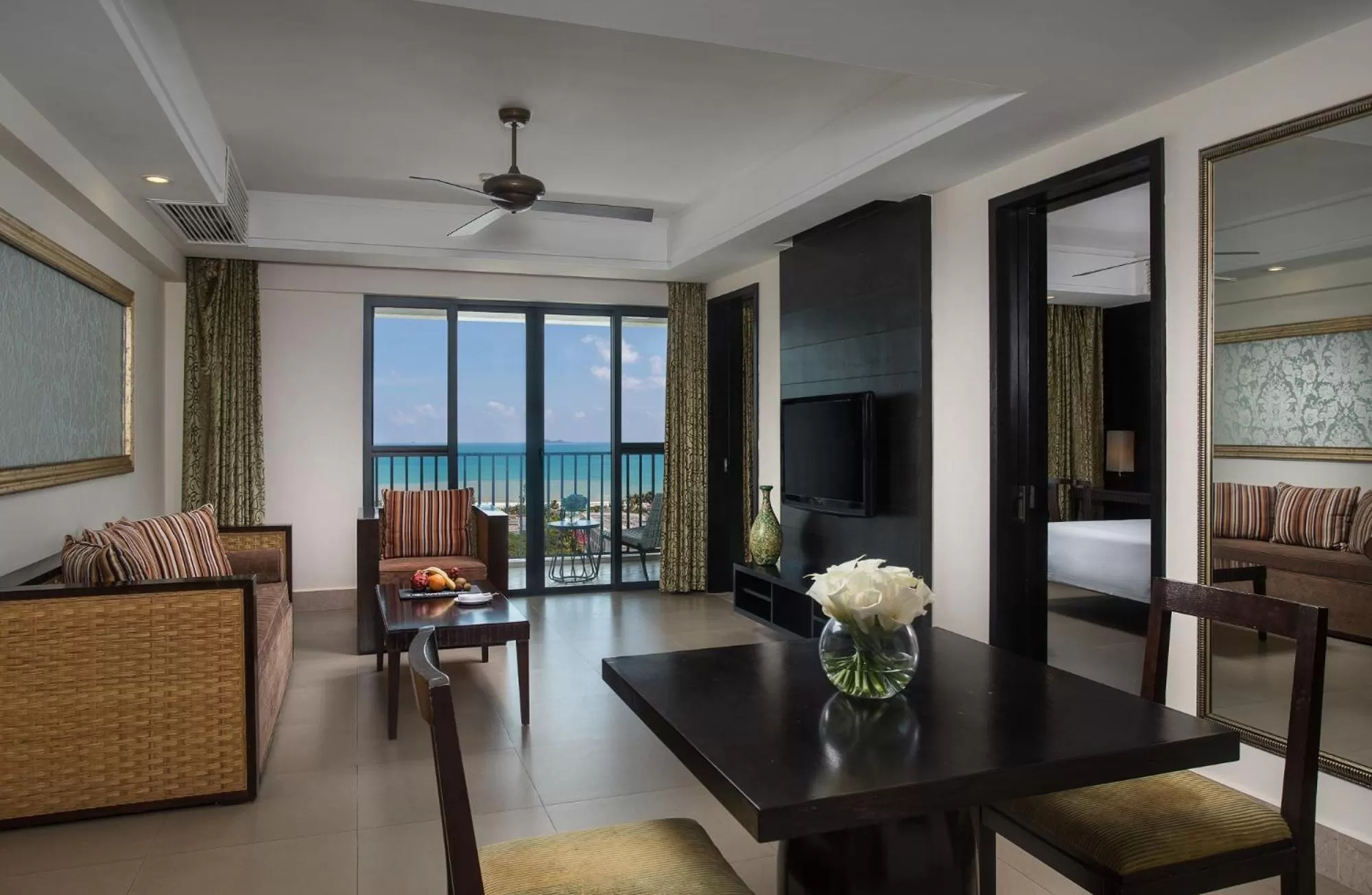 Living room, Bed in Ramada Plaza by Wyndham Sanya Bay