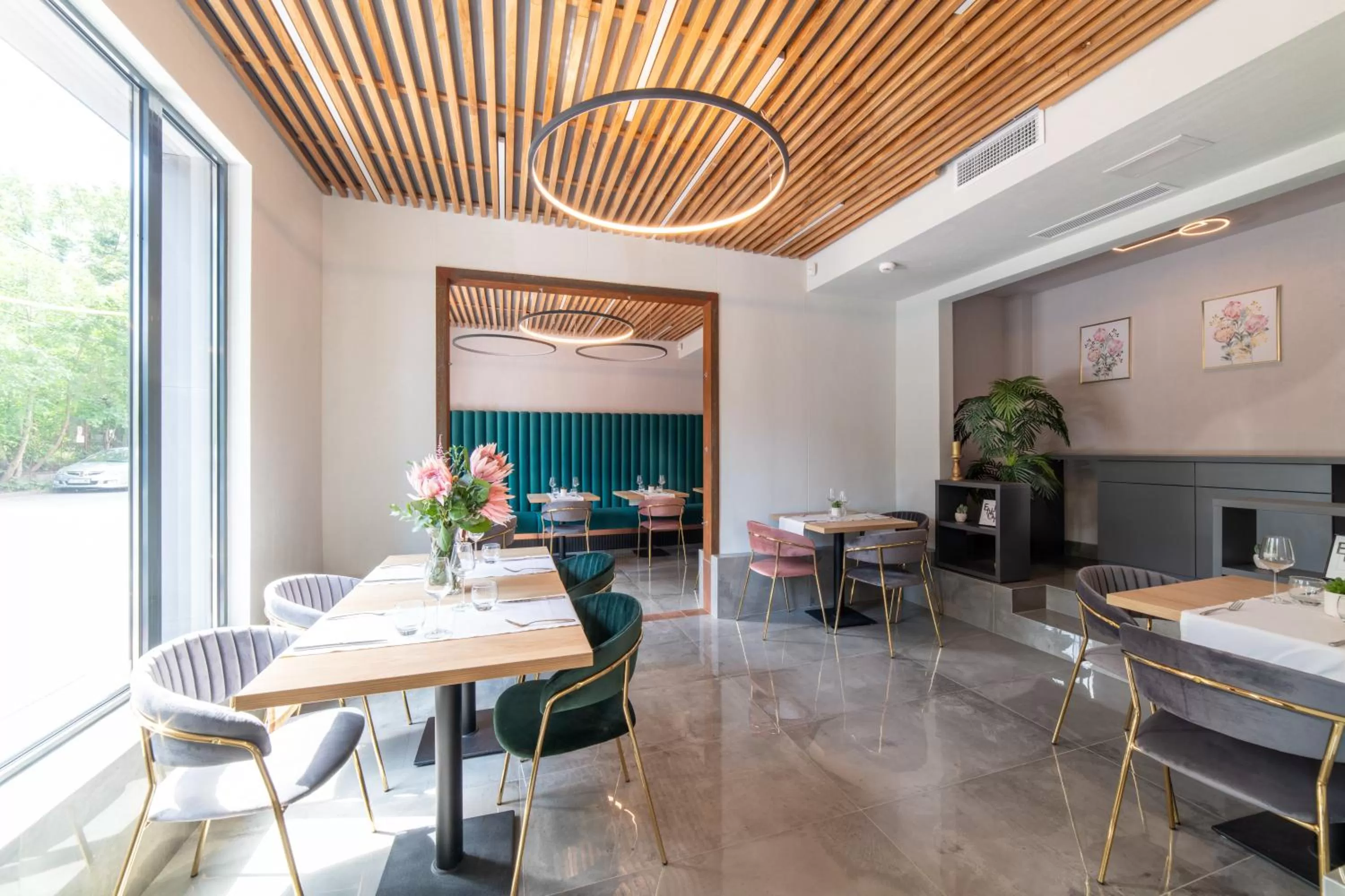 Restaurant/places to eat in Campeador Inn