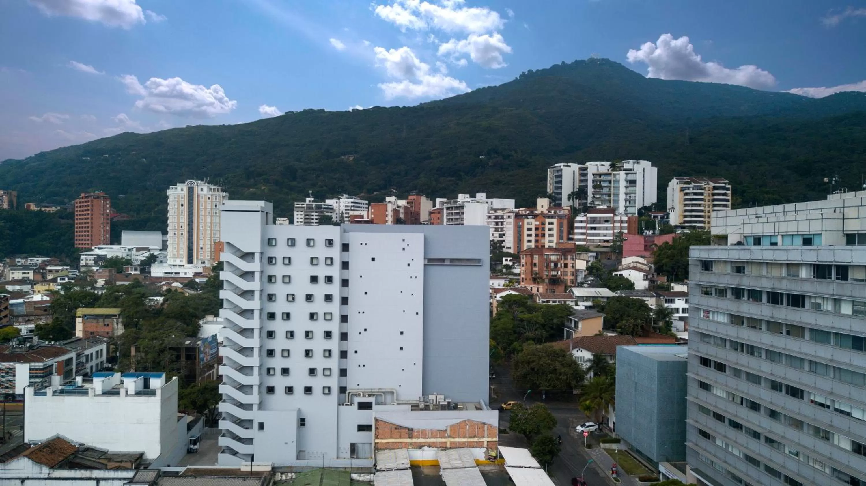 Property building in Hotel Ibis Cali Granada