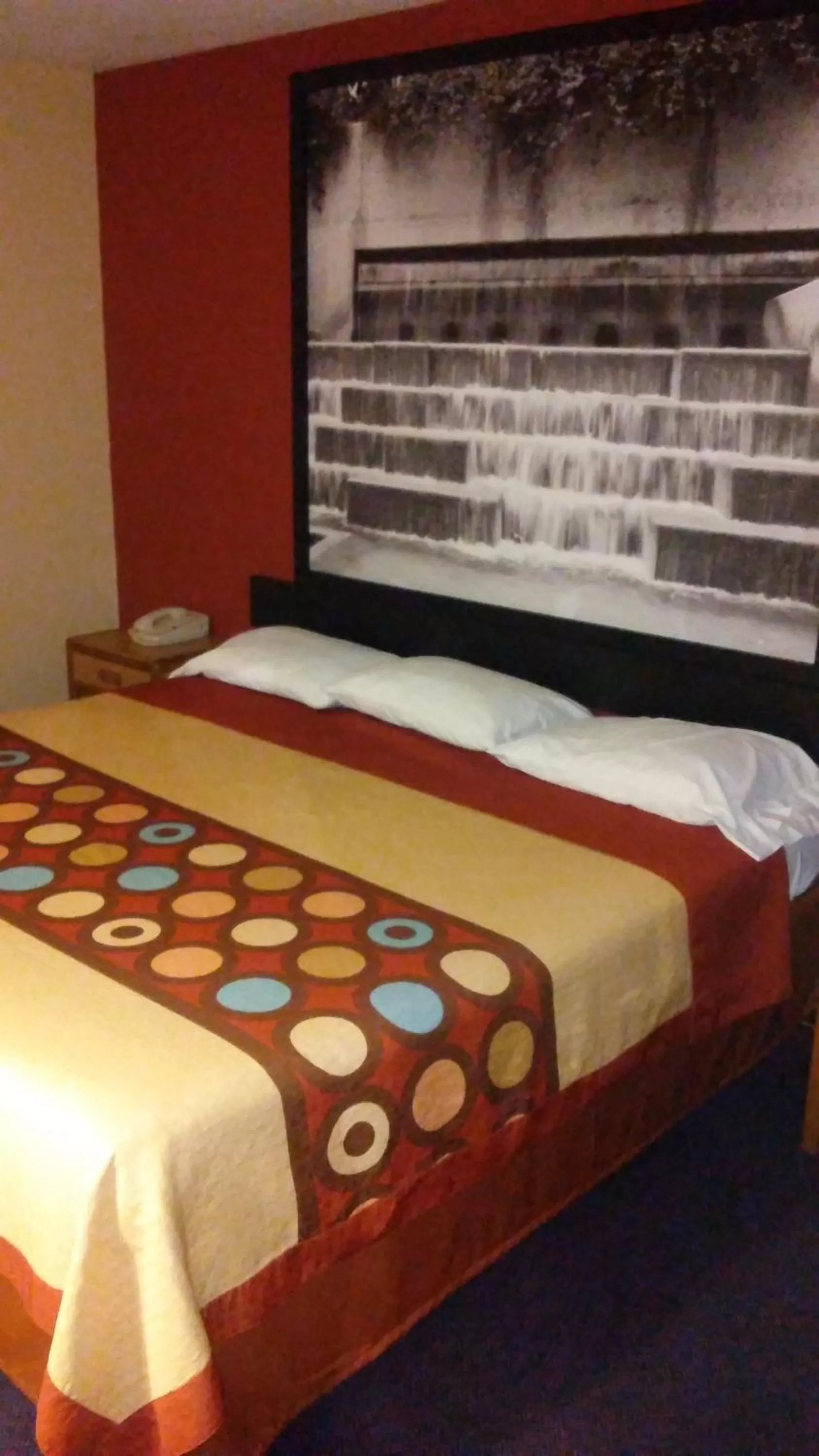 Bed in Super 8 by Wyndham Mount Vernon