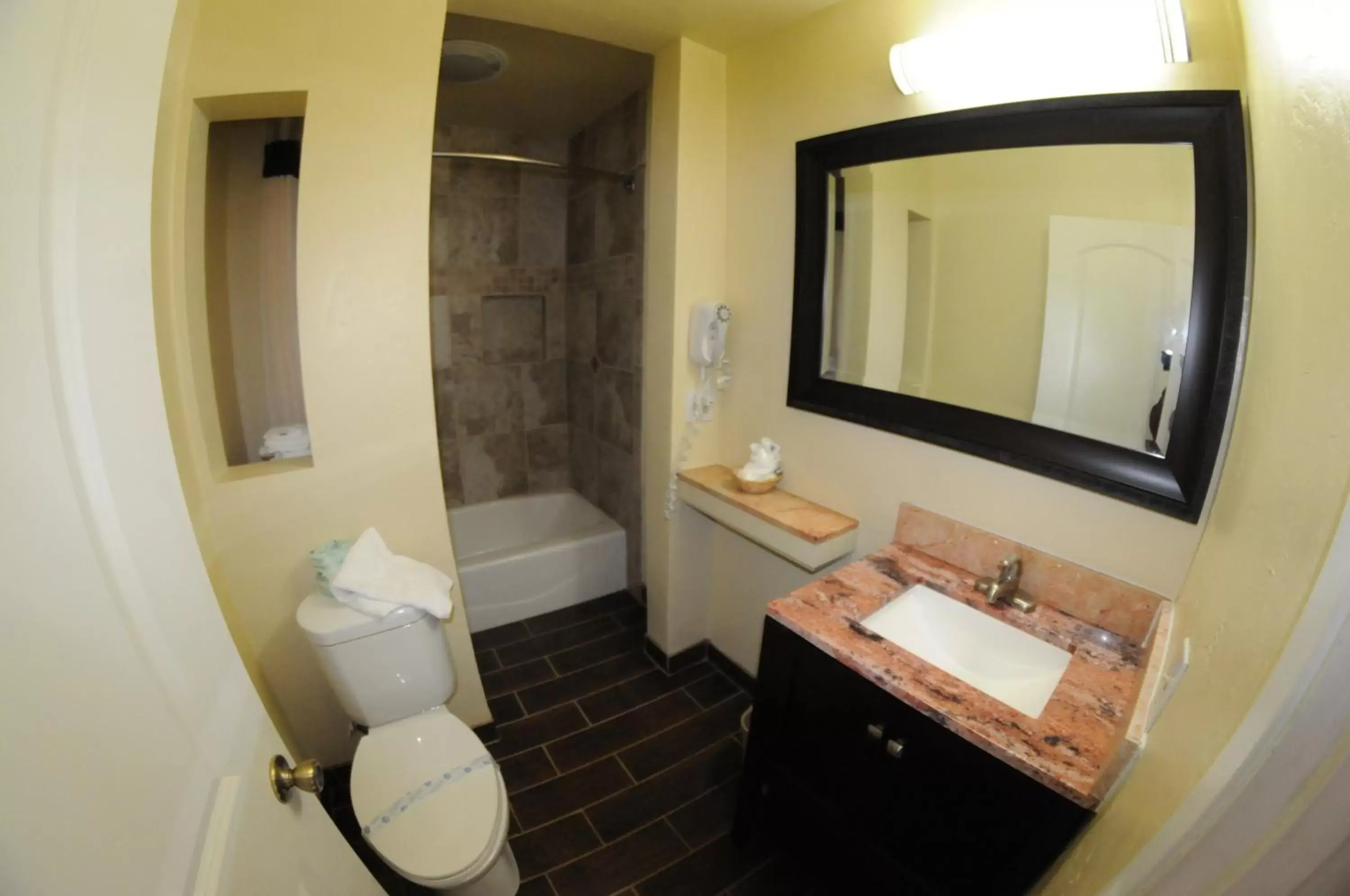 Bathroom in Oasis Inn and Suites