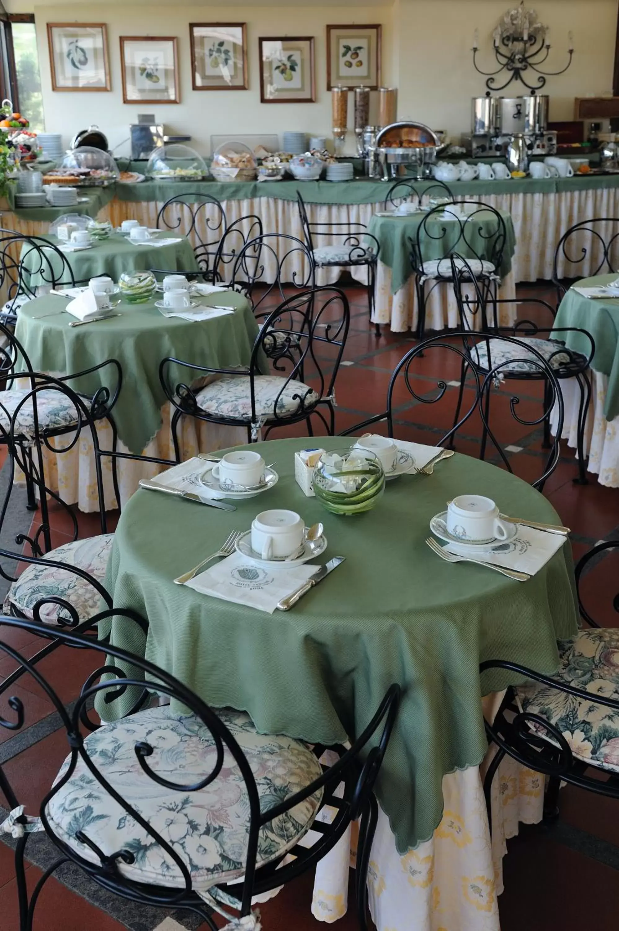 Restaurant/places to eat in Hotel Farnese Restaurant/places to eat in Hotel Farnese